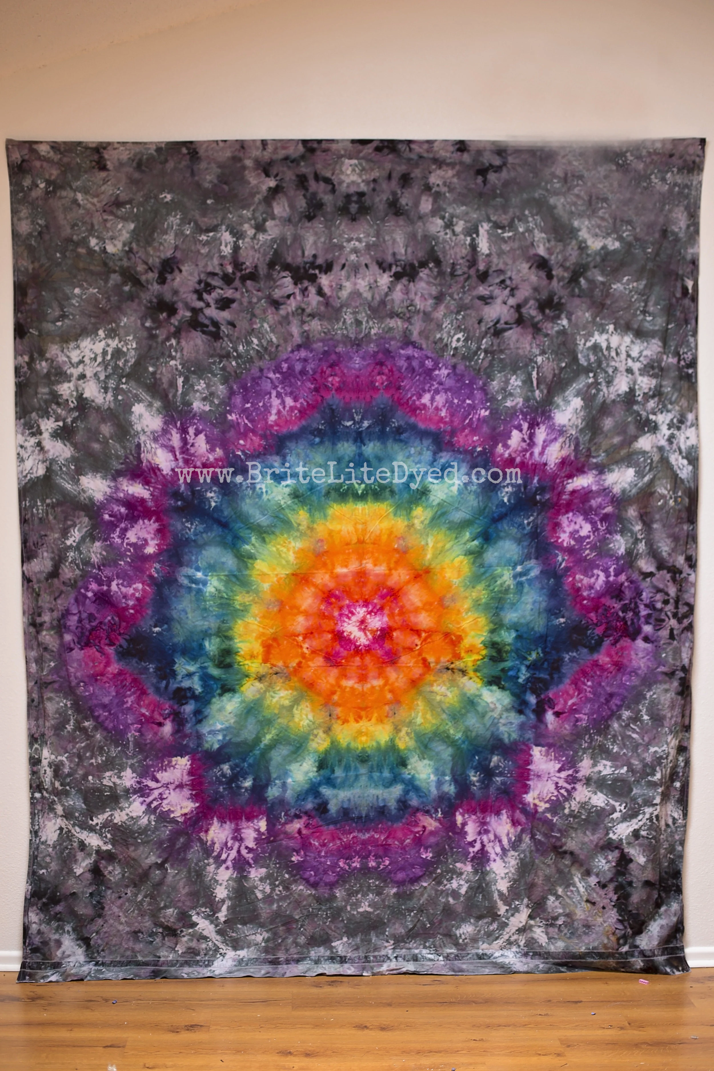 tropicalrainbowqueentapestry2.jpg
