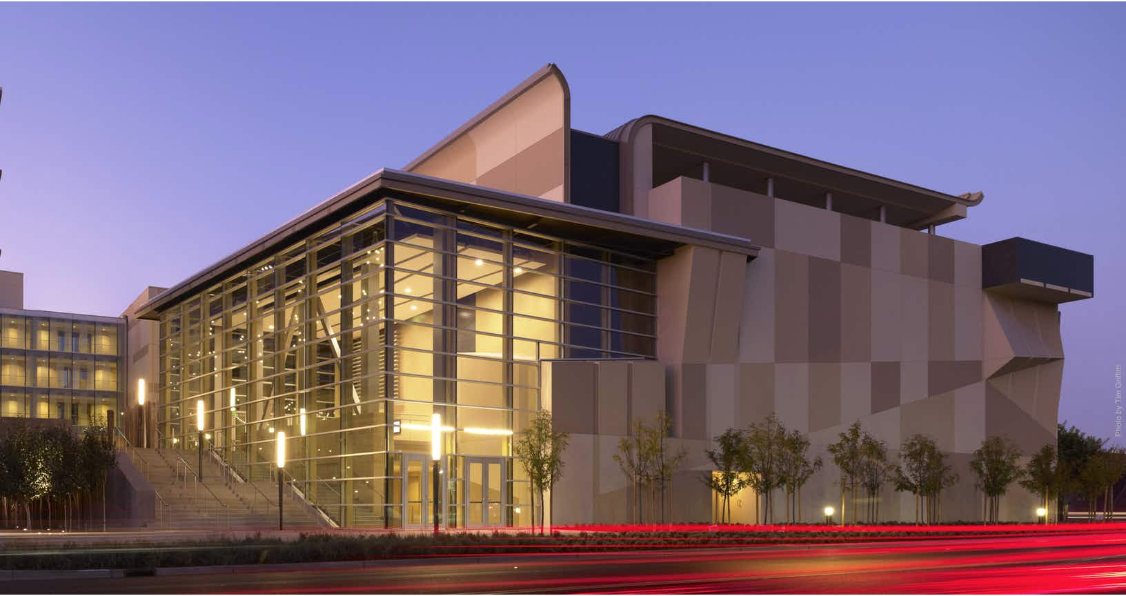 Schultz Cultural Hall in the Oshman Family Jewish Community Center