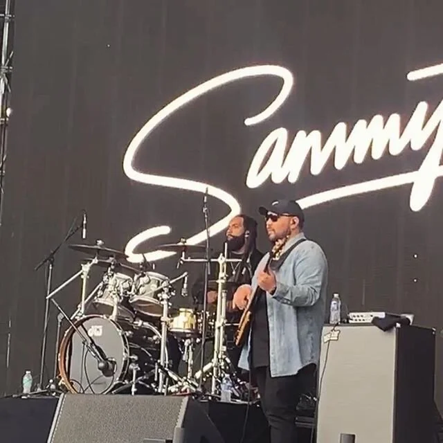 At One Love but brought all the hurt .
➡️ for 🎥
.
@sammyjohnson .
.
#sammyjohnson #sammyjmusic #sammyjohnsonmusic #onelovecalifest #onelove #onelovereggaefest #longbeach #sammyjmusic #polynesianmusic #māori #polyreggae #reggae #reggaemusic #australi