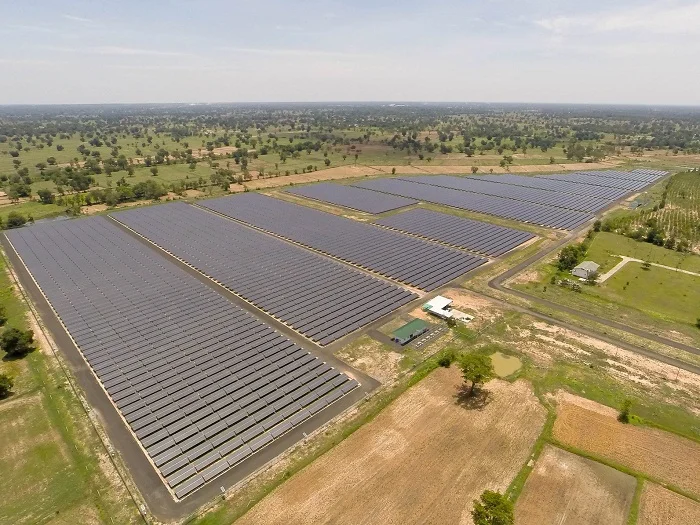 At Solstice we have the capacity to design and implement large scale solar farms (10s to 100s of MW), which supply power at the utility level, rather than to local or individual users.They are similar to centralized power stations with the ability to generate electricity for large energy demand. They usually include large central inverters and transformers.
