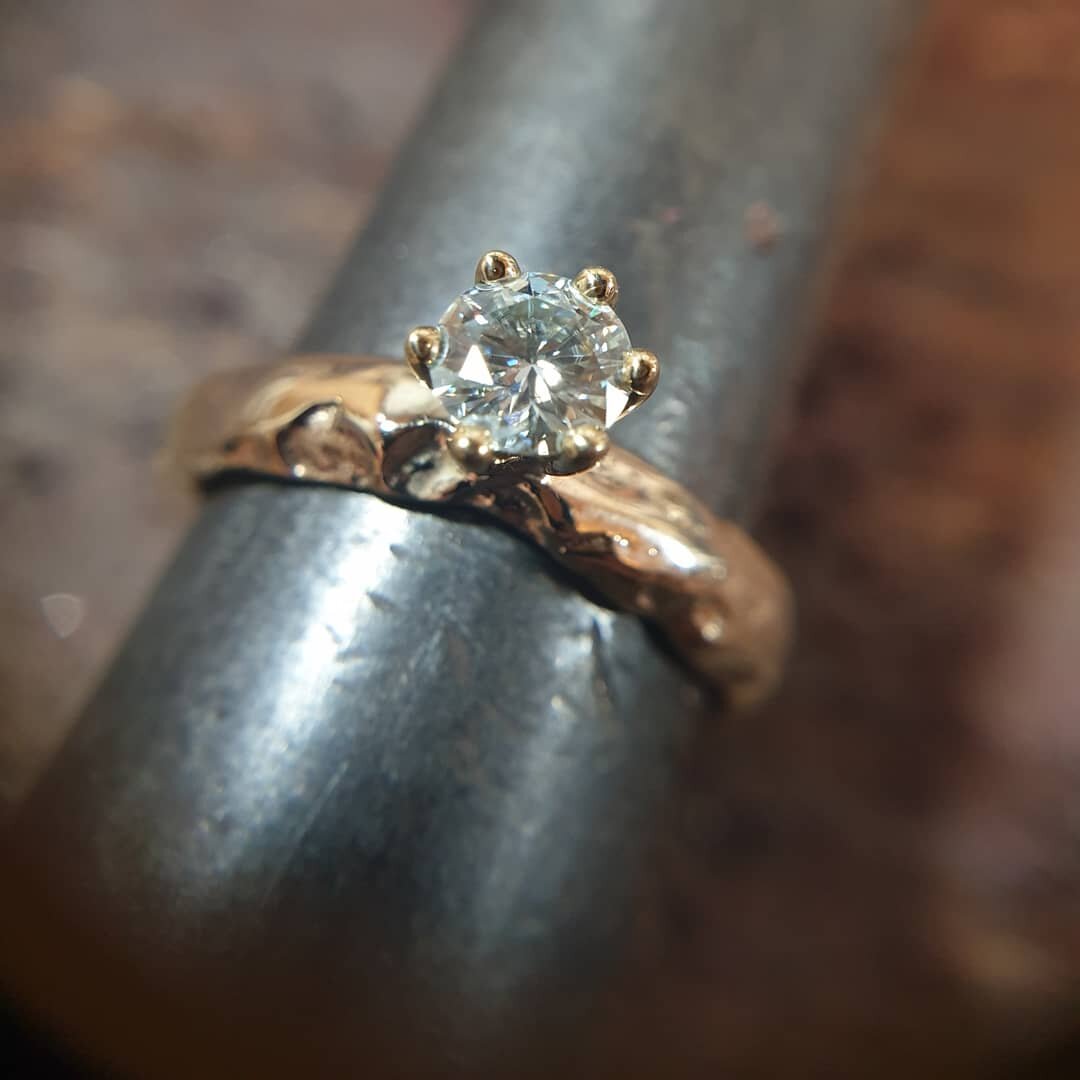 A real honour to create this personalised engagement ring.

🗻 18ct eco yellow gold ring
🗻 5mm lab grown carbon neutral diamond
🗻 Textures from one of the most iconic Glaciers in Europe

Contact us today to start your personalised jewellery journey