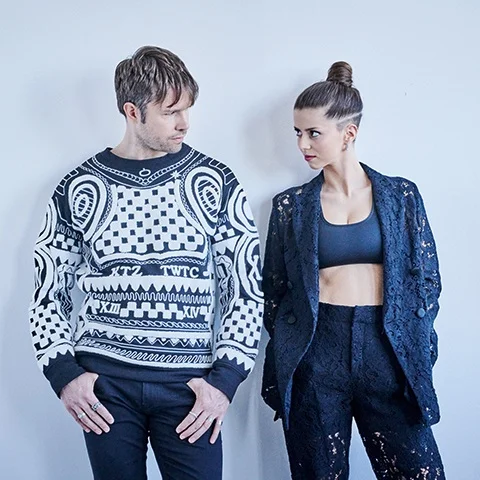 Elise und Niklas suchen Blickkontakt
