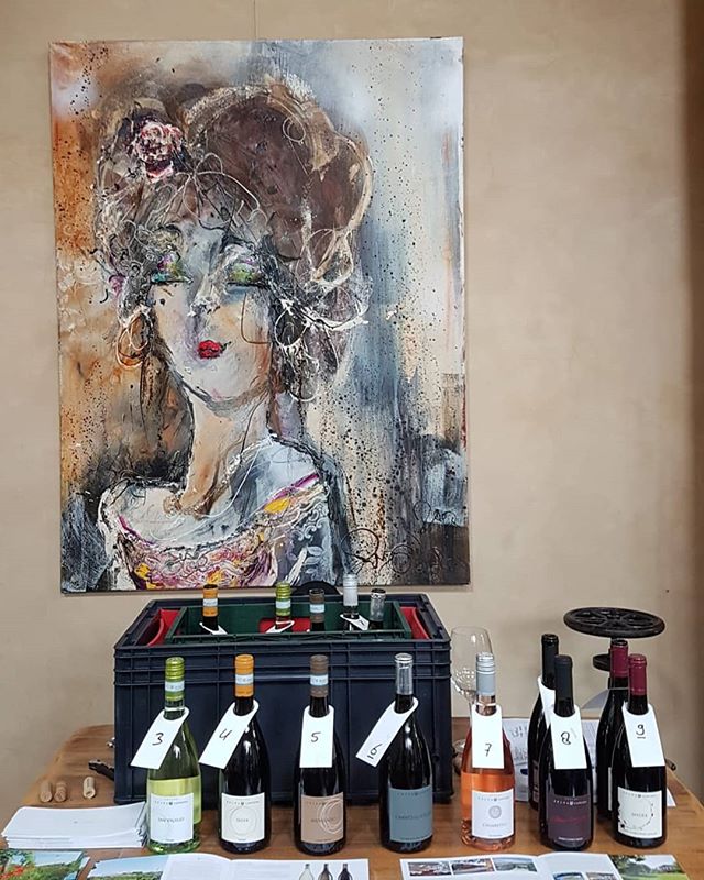 🇮🇹 I nostri vini come un'opera d'arte!
.
🇬🇧 Comparing wines with pieces of art!
.
#selvacapuzza #trustyourtaste #desenzano #lugana #luganalover #winelover #wineporn #wineart #sirmione #instagarda #wineoclock #winemoments #wine #vinoitaliano #wine
