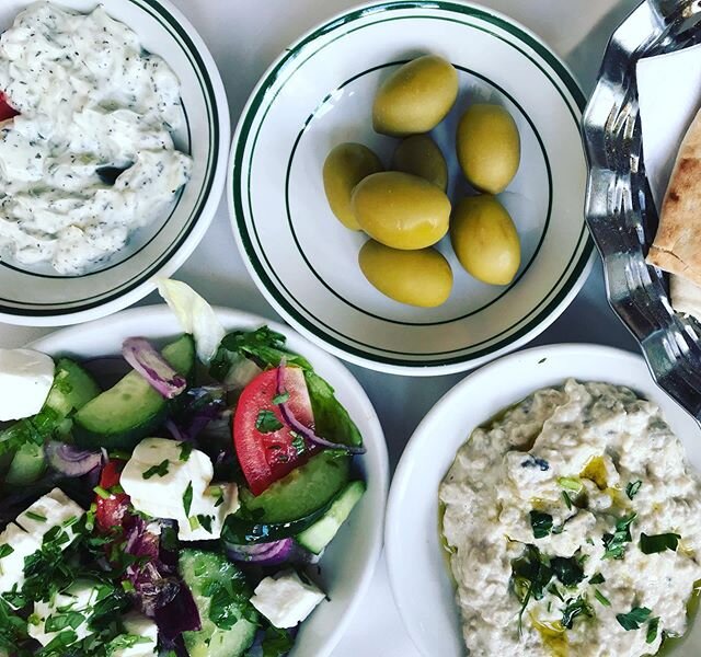 Happy Saturday ! Sun&rsquo;s out, air is warm and our mood is glad for having each other 🇬🇷💕 Share our delicious dishes with your loved ones today.... Fresh salads, grilled meats and fish, vegetarian and vegan dishes.... feet up, let us make dinne