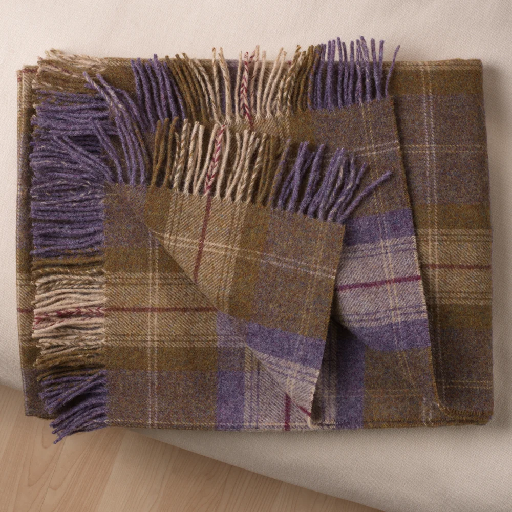 Pure New Wool Throw: Grape