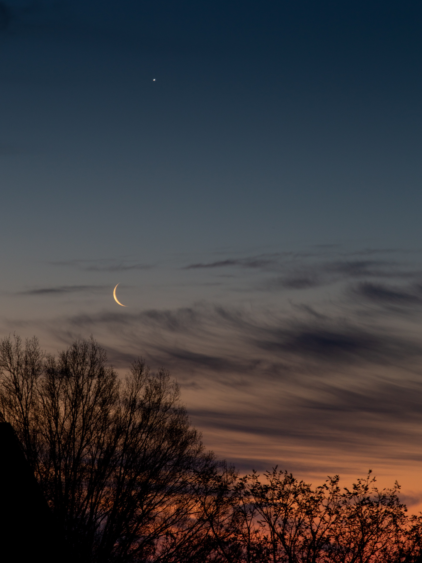 Waning Crescent Moon and Venus | 20190402 0629 E:38.96x77.00@84m