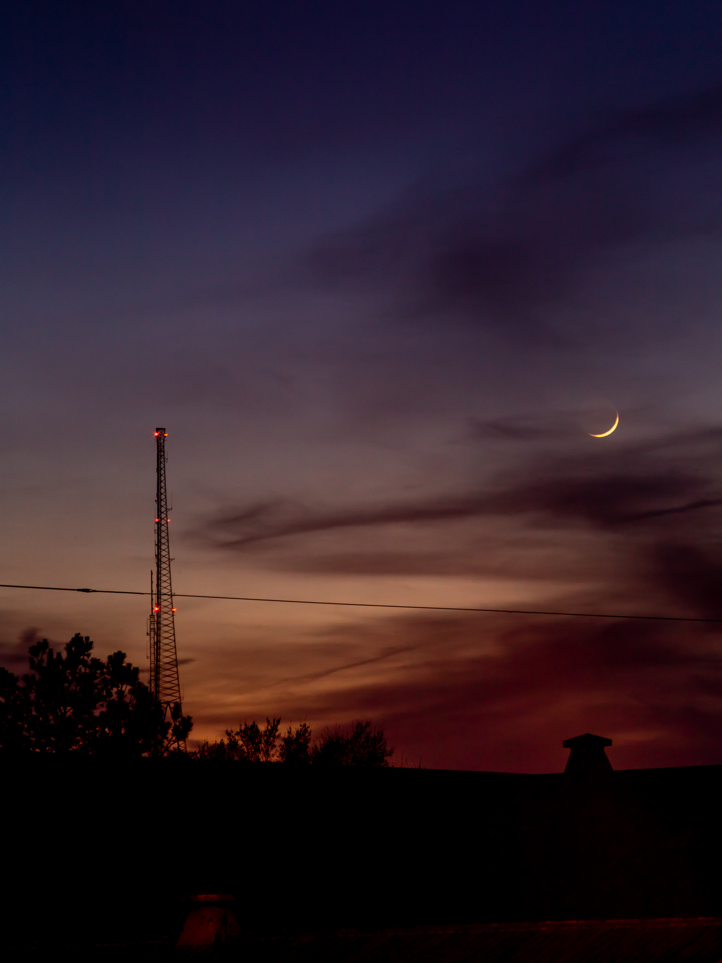 Waxing Crescent Moon after Sunset | 20190406 2014 W:38.96x77.00@77m