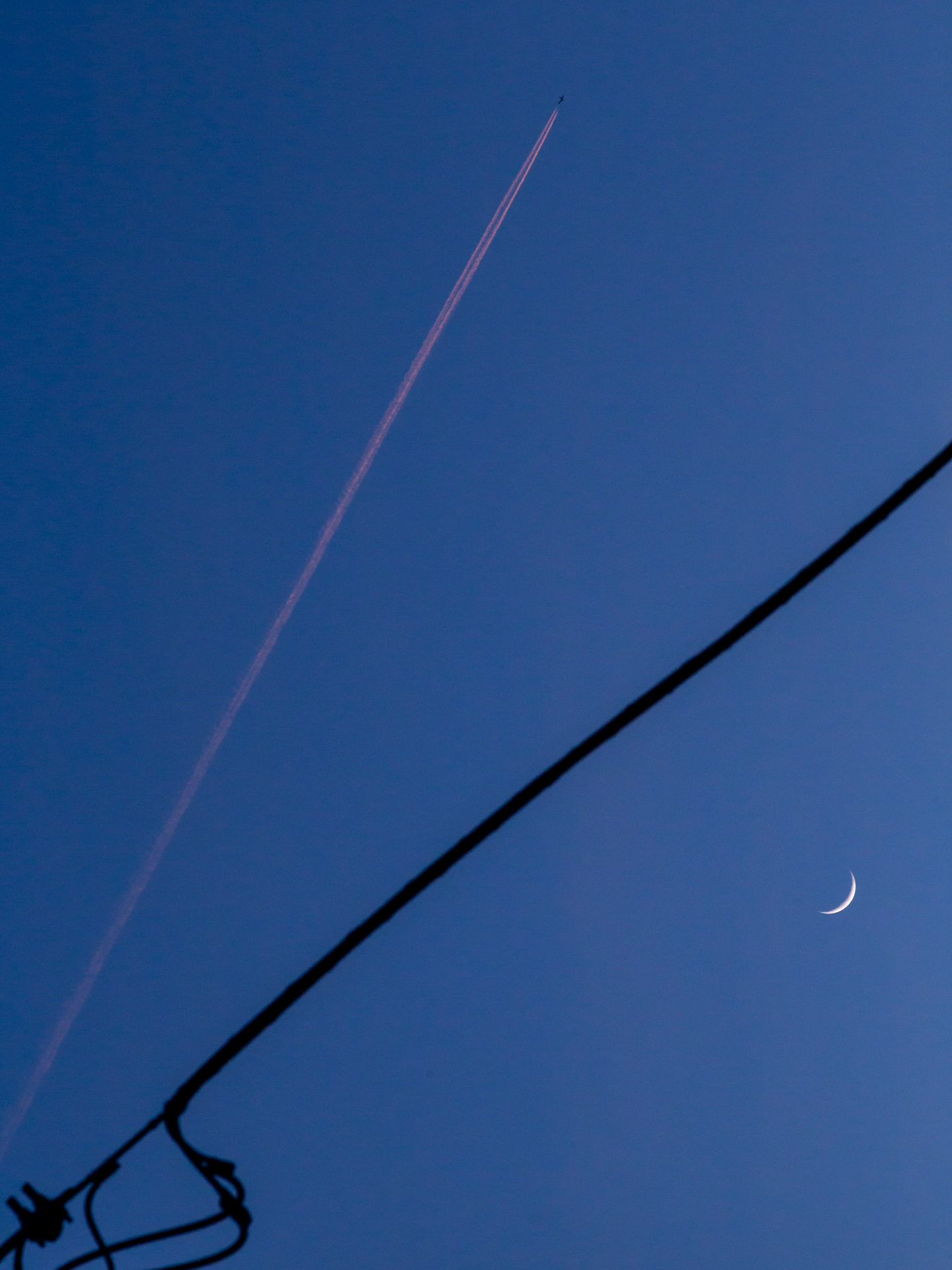 Moon with Wire & Plane | 20190507 2016 W:38.96x77.00@77m