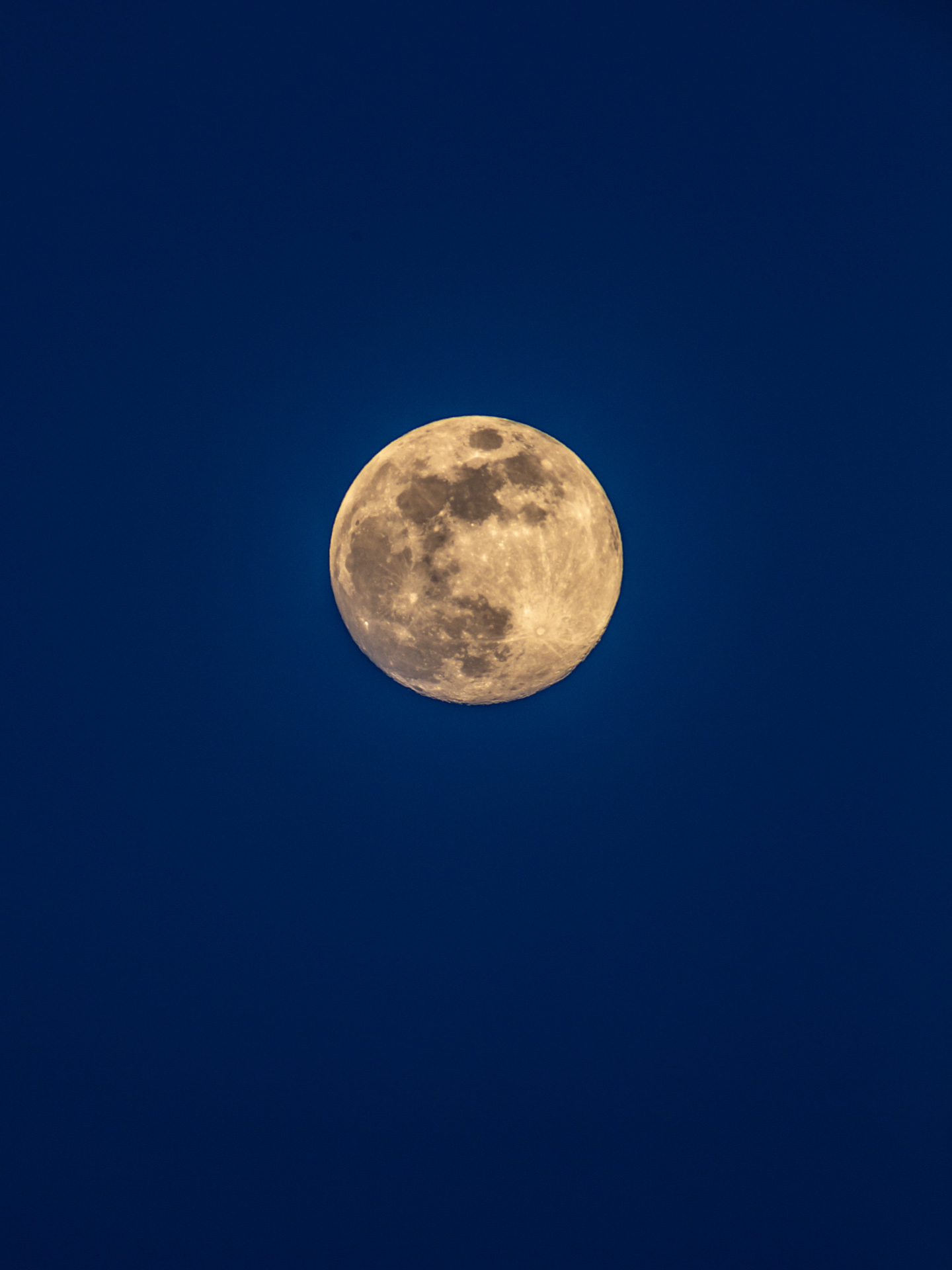 The Moon | 20190517 2015 E:38.96x77.00@84m