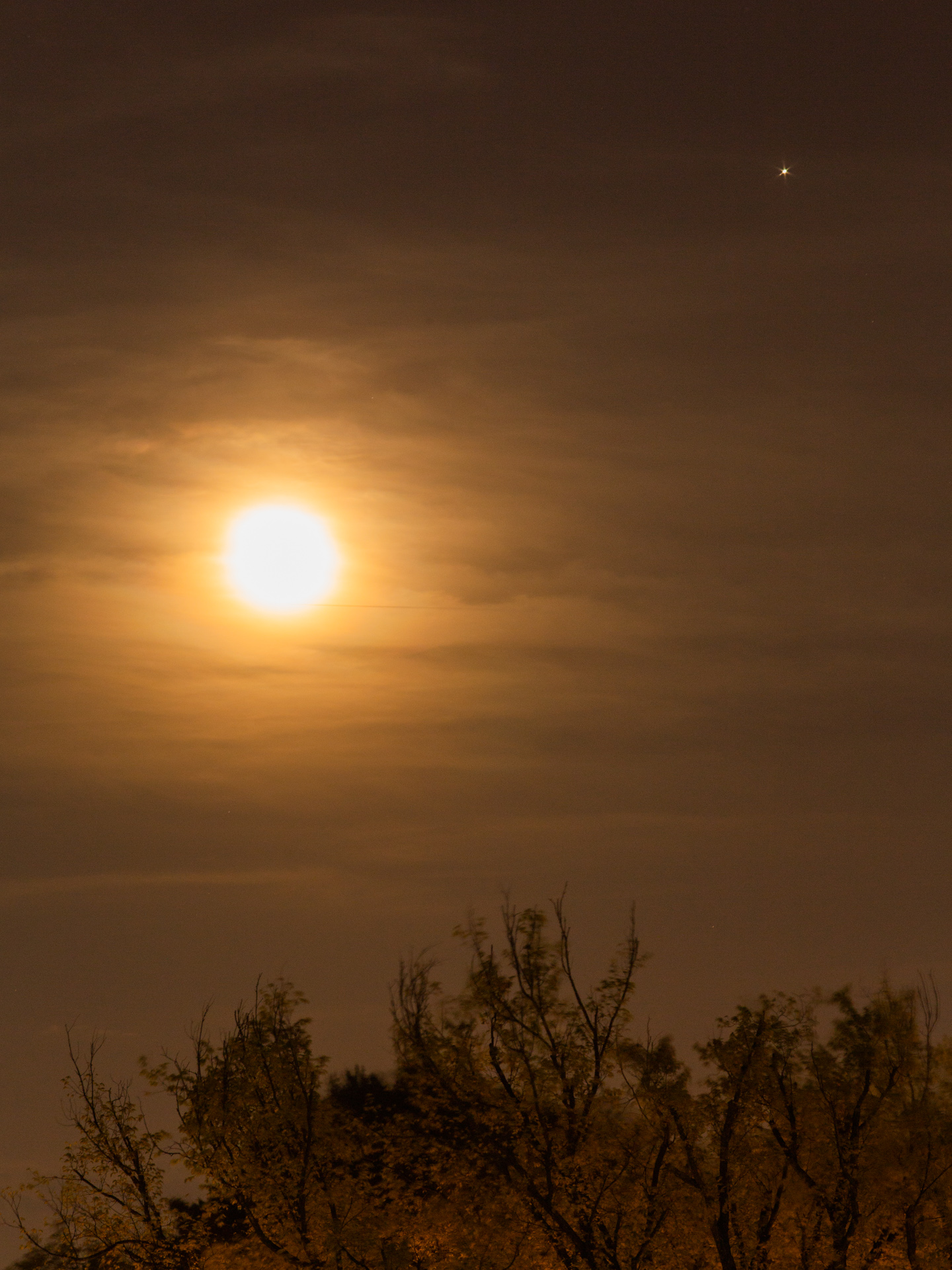 Waning Gibbous Moon and Jupiter 20190520 2311 E:38.96x77.00@84m