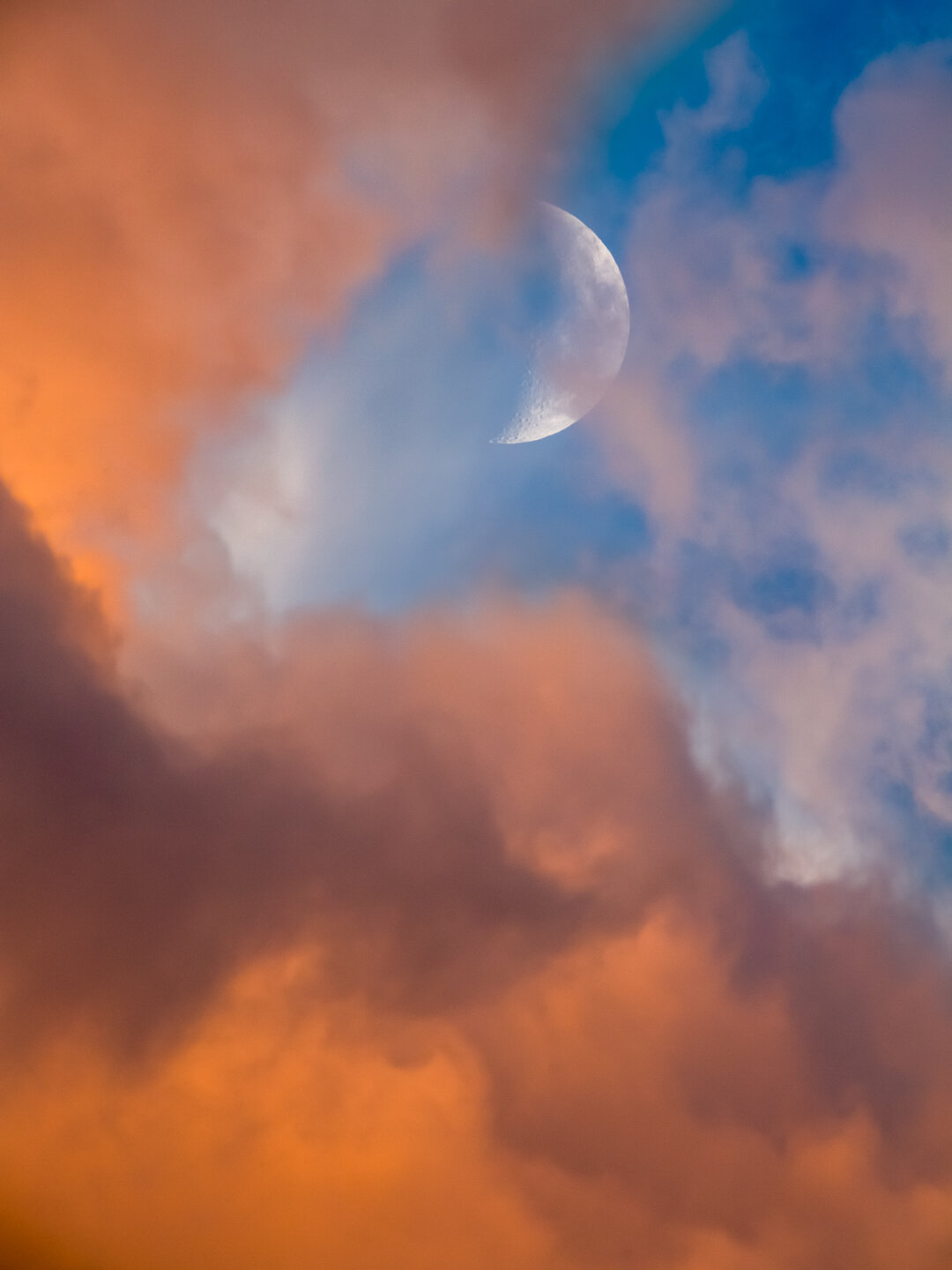 \ Crescent Moon in Clouds \