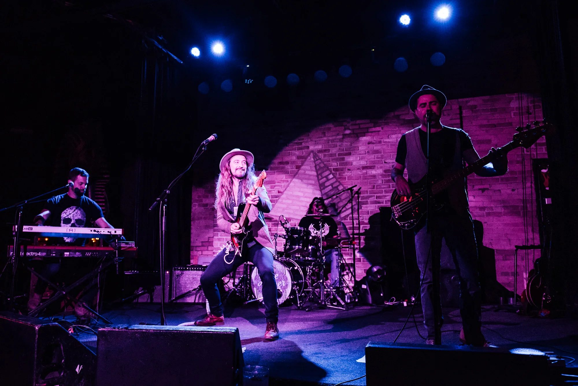 Jesse Roper with House Handshake and Band of Rascals @ Pyramid Cabaret ...