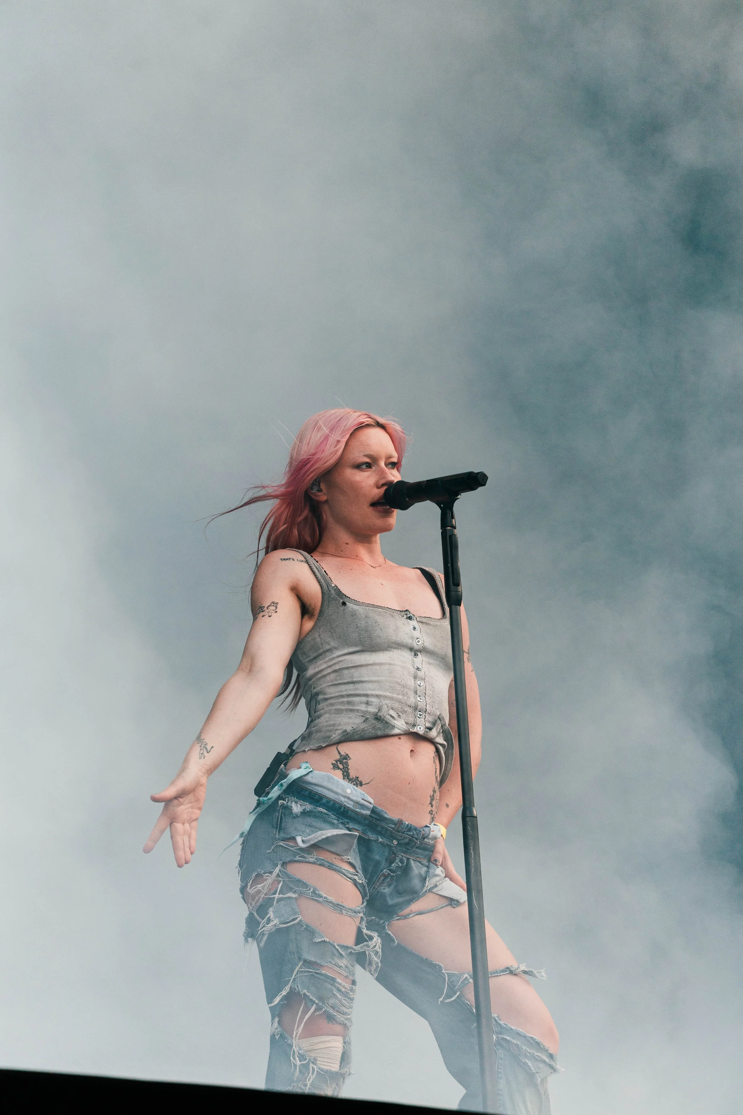 Manon POTHIN-manoncphoto_RES-Wet Leg_20260828_002.jpg