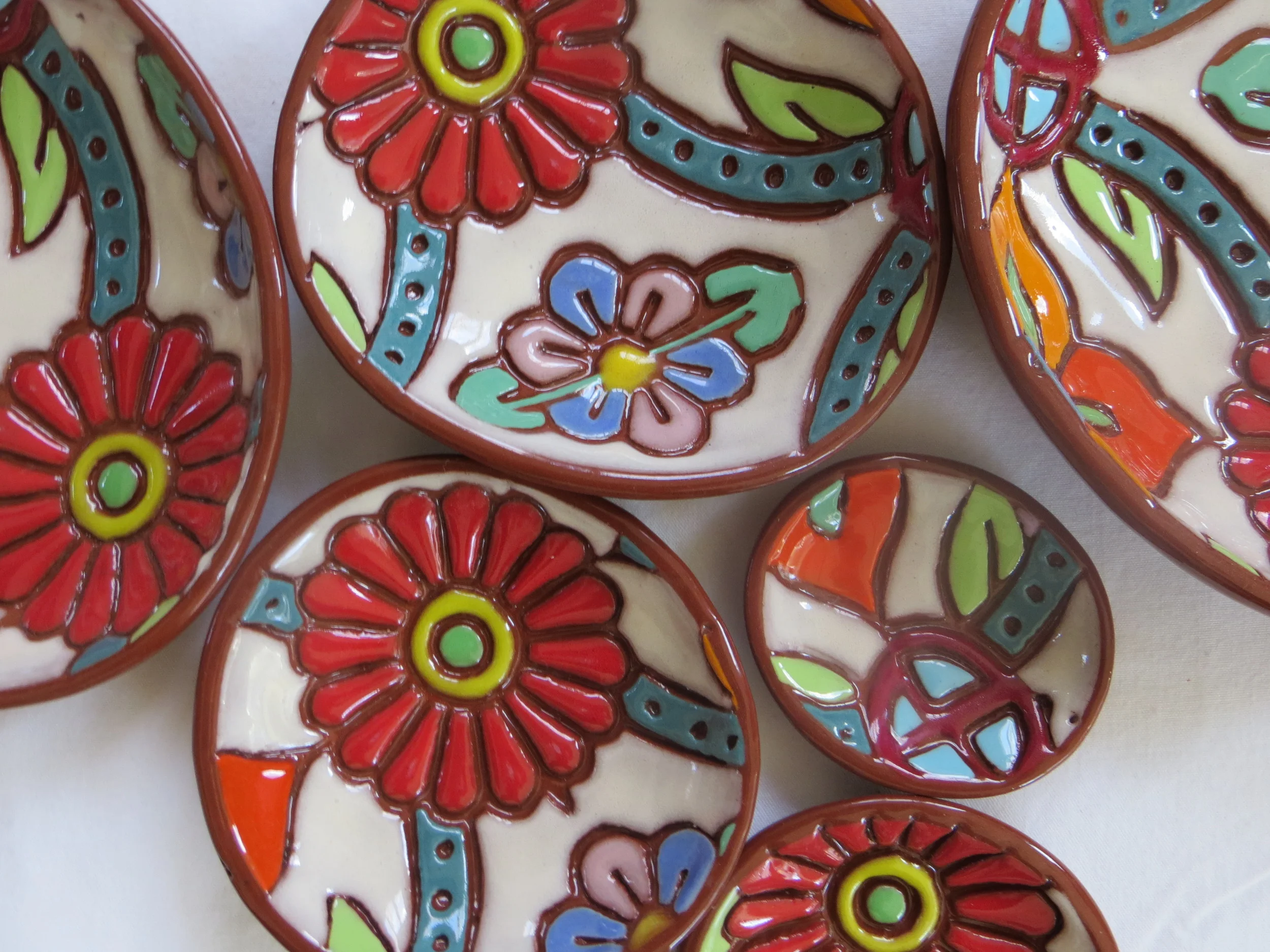 Red Daisy, nesting rock pots by Daphne Verley