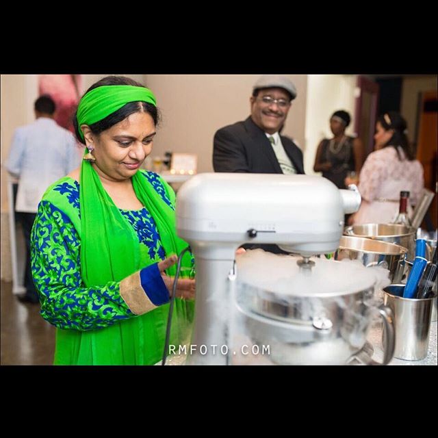 We always enjoy interacting with guests, sharing with them how we combine liquid nitrogen to our award-winning ice cream. Here you had the tough choice of choosing between Peppermint, Vanilla Bean, or Spiked Eggnog for this holiday party. ⠀⠀
&bull;⠀⠀