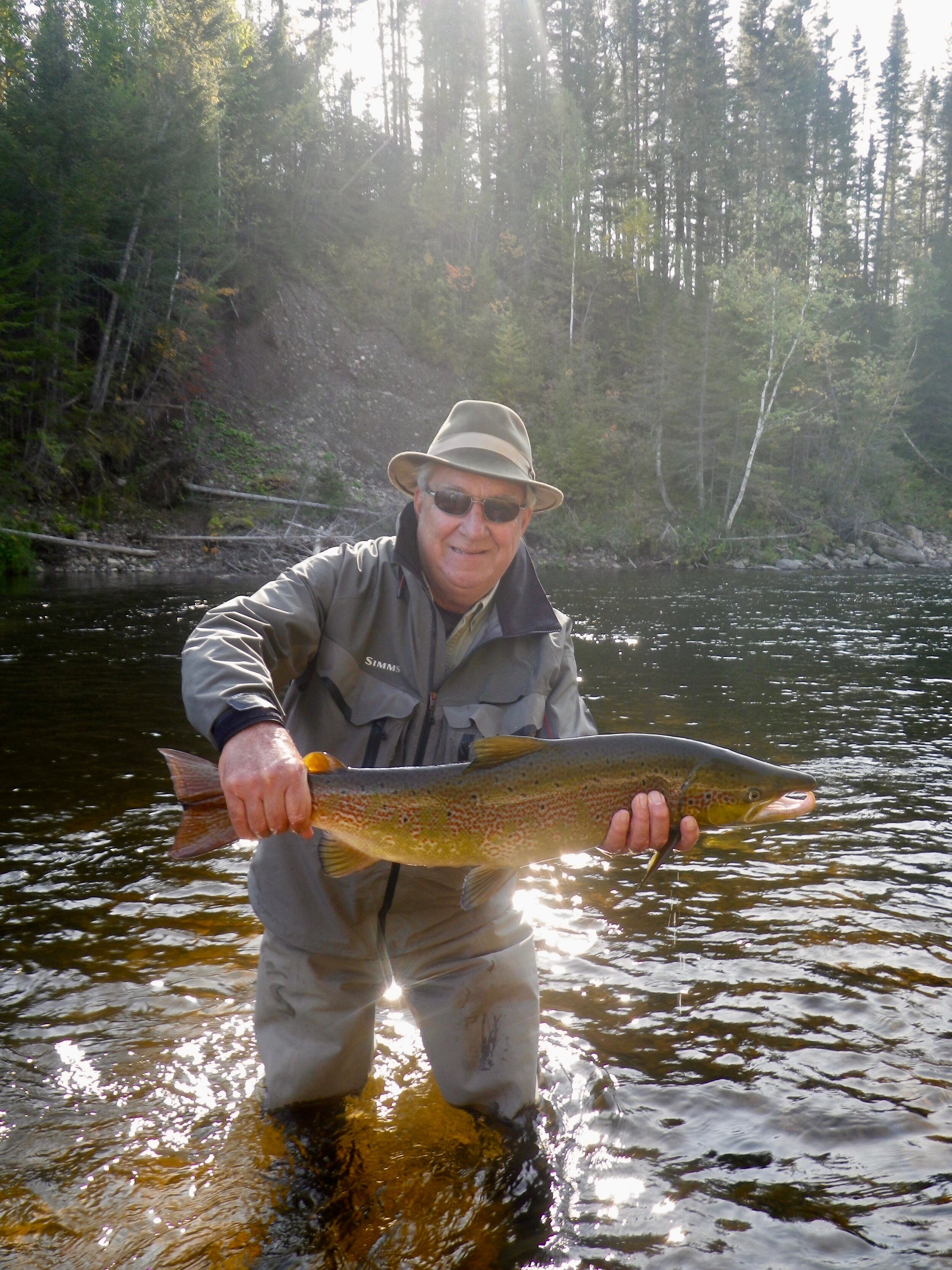 Notre cher ami Fred Benere a capturé ce magnifique saumon dans la Grande Cascapédia. Bien joué, Fred! Au revoir et à l’an prochain!