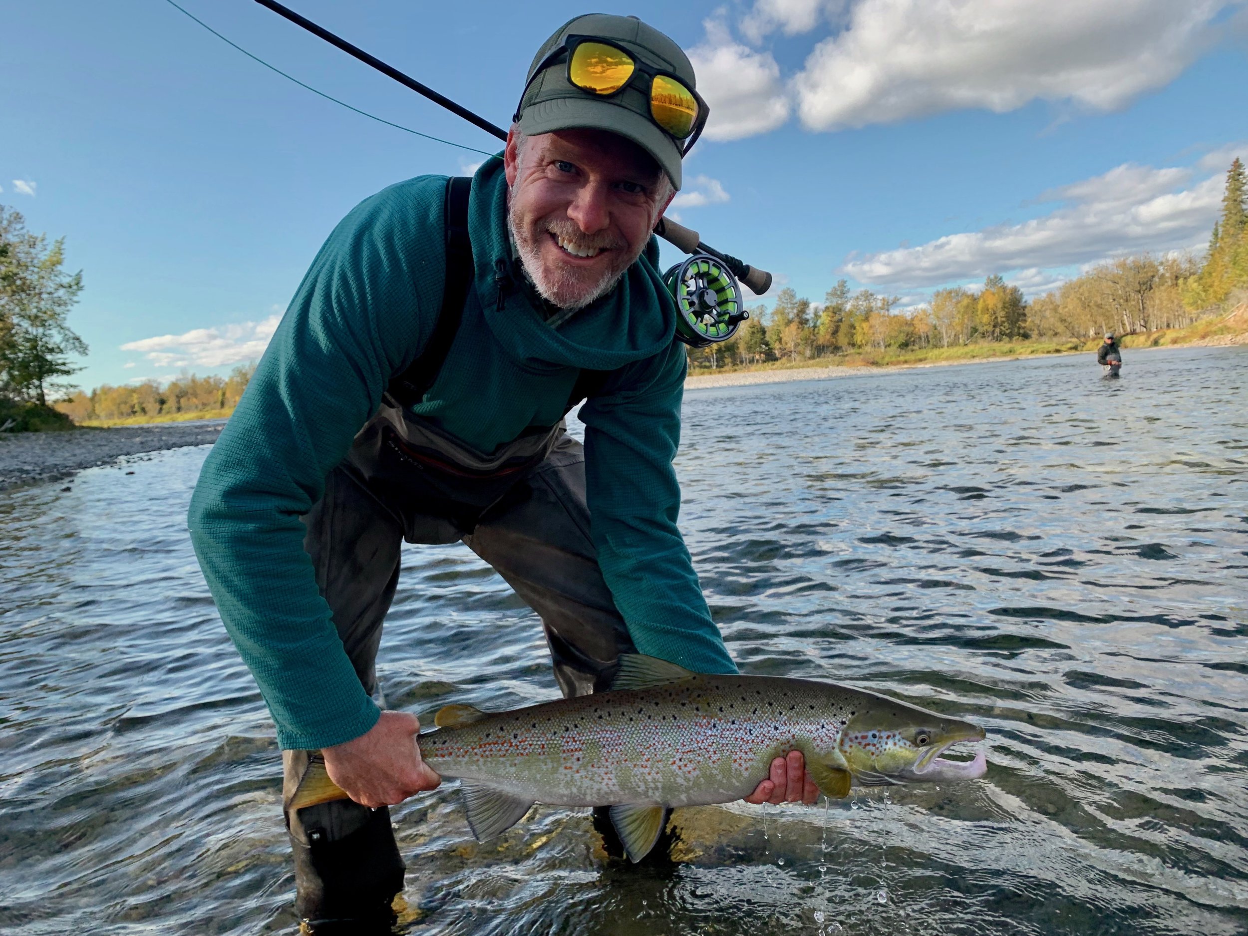 Craig Fowler a capturé ce magnifique saumon sur la rivière Bonaventure, avec les conseils de notre guide Robert. Félicitations, les gars! Beau travail!