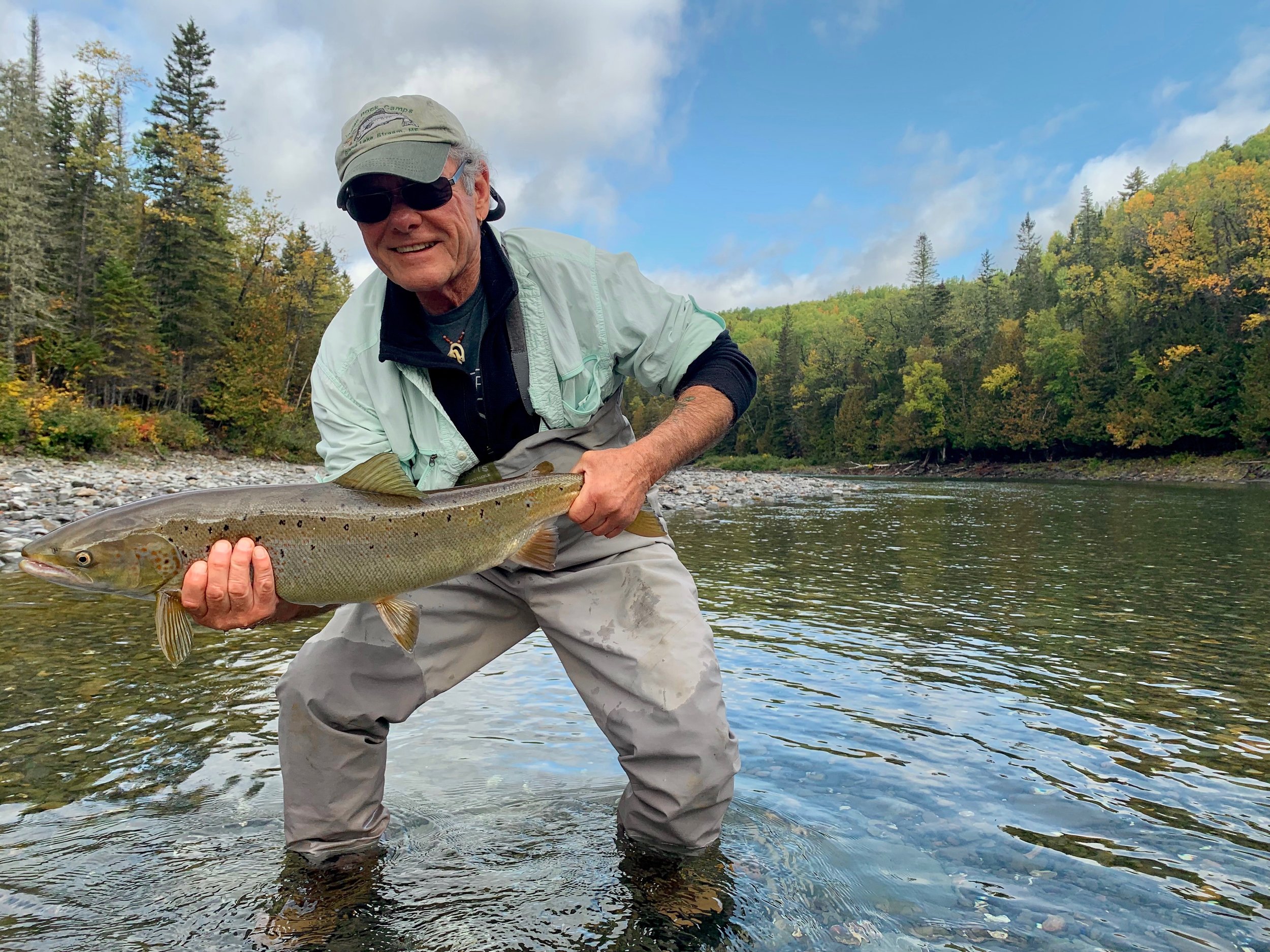 Notre bon ami, Joe Kievitt, a capturé ce beau saumon sur la rivière Bonaventure. Félicitations, Joe!