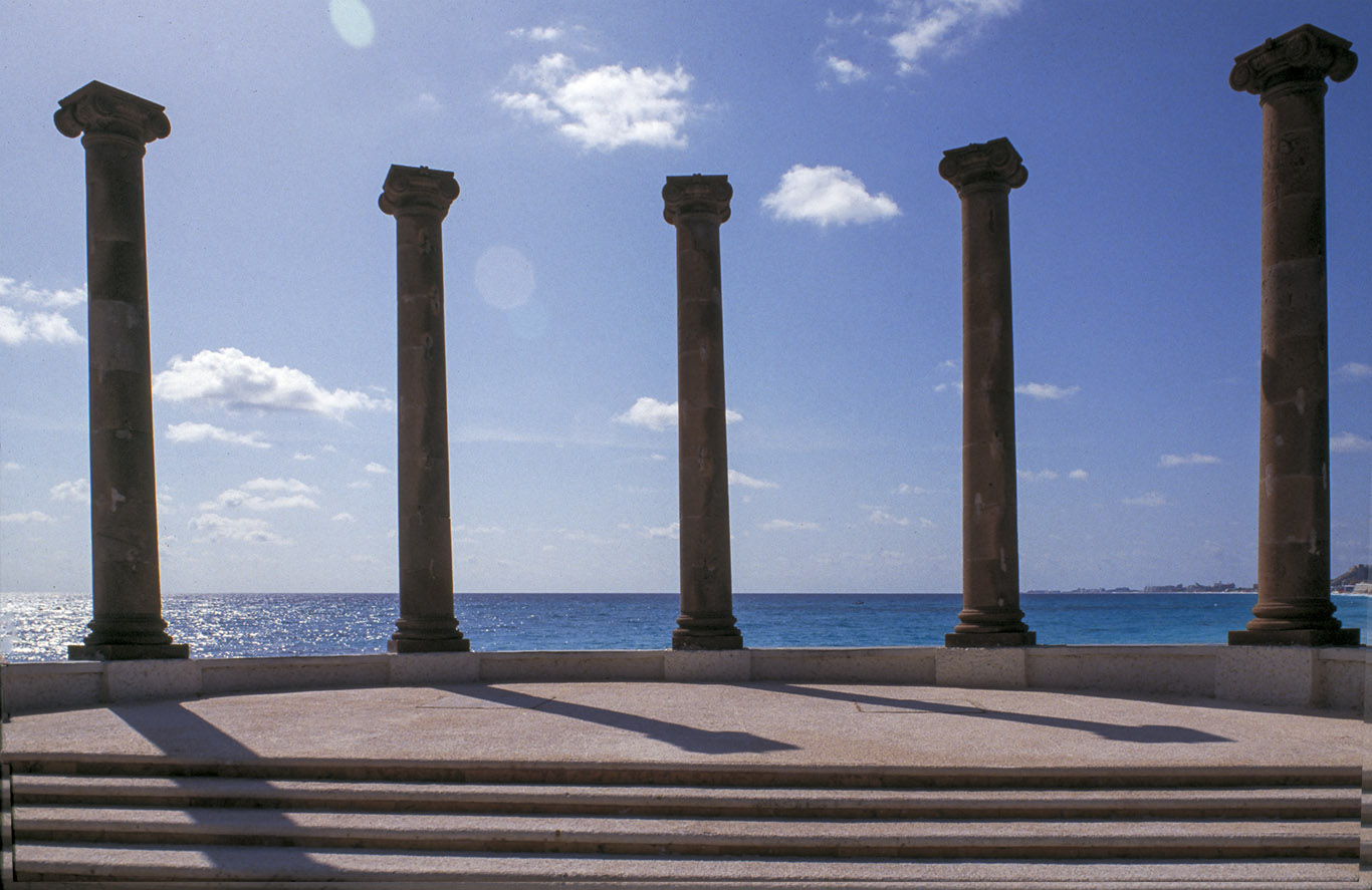 columns in cancun.jpg