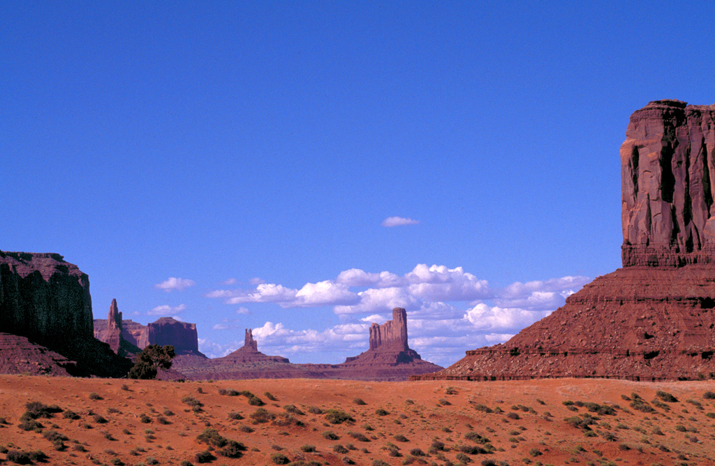 MONUMENT-VALLEY-WIDE-VIEW-copy.jpg