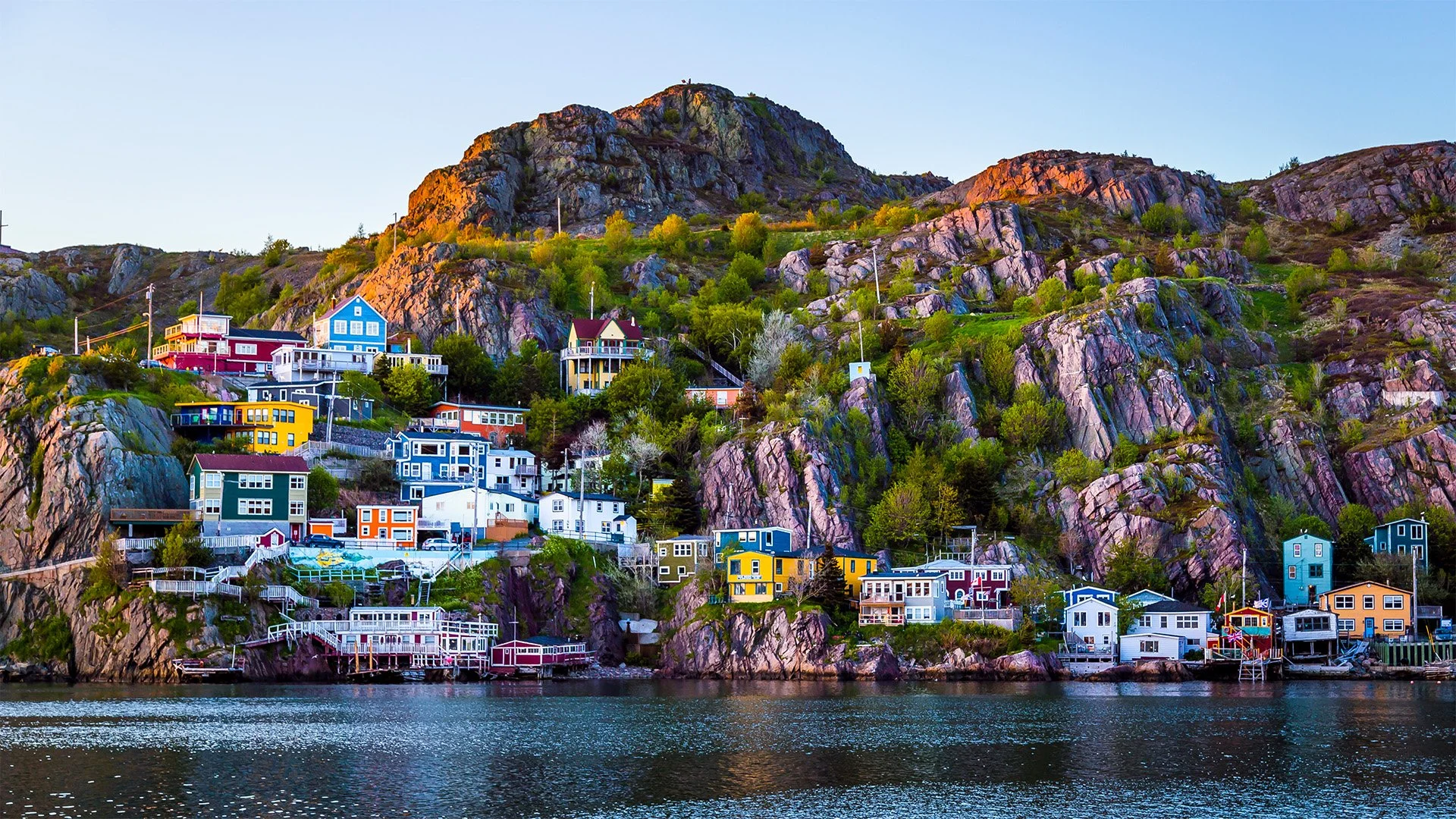 Newfoundland and Labrador plein air painting workshop featuring the dramatic coastal and mountain landscapes of Gros Morne National Park.