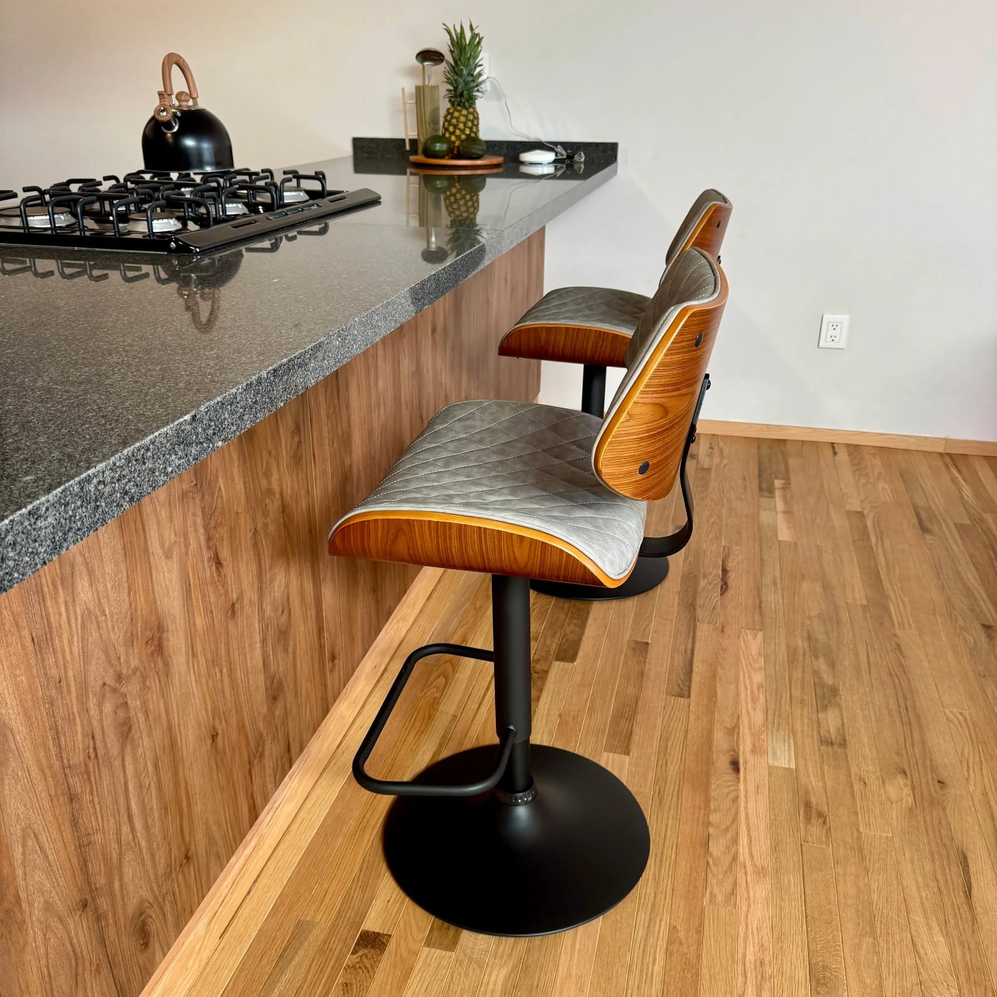 Banco Chiapas. 
Bonito y funcional para Barra o Bar.
https://semilleromuebles.com.mx/sillas