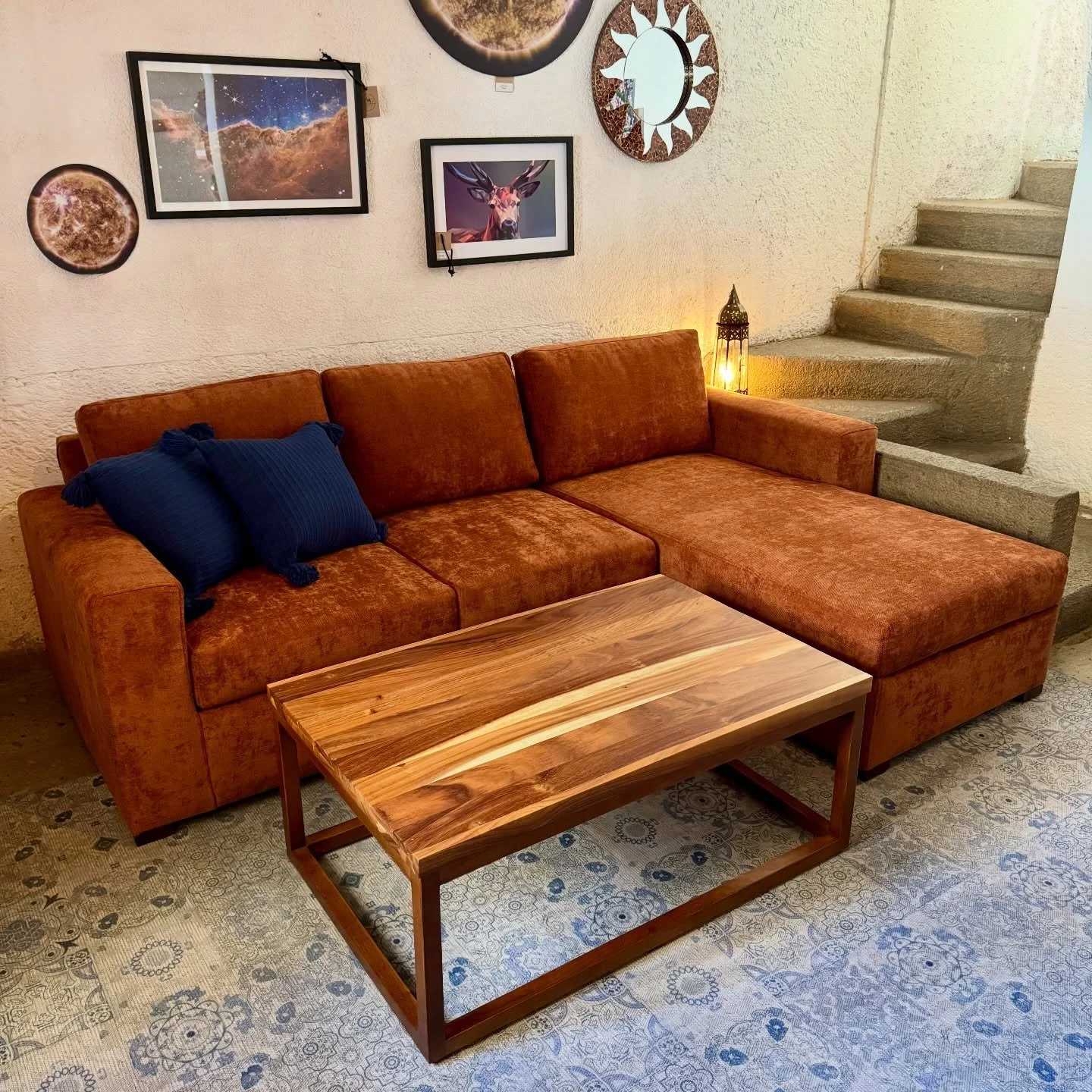 Sala Berl&iacute;n ✨
Dise&ntilde;o contempor&aacute;neo que combina est&eacute;tica y gran comodidad.

🛋️ Dise&ntilde;o: Contempor&aacute;neo
🪵 Materiales: Estructura interior de madera
🎨 Tapiz: Tela a seleccionar &middot; contamos con un amplio c