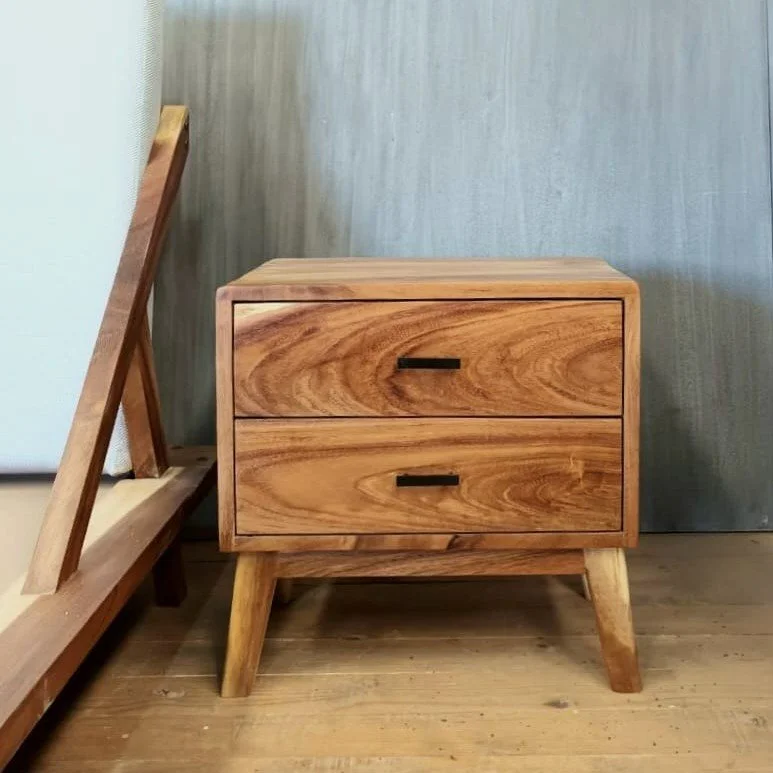 Si buscas ese toque natural y sofisticado, el Bur&oacute; Oslo es el match perfecto para tu rec&aacute;mara. Fabricado artesanalmente para quienes no se conforman con lo ordinario.
Specs que importan:

&bull; Materiales: Madera de Pino (Nogal) 🌰 o P