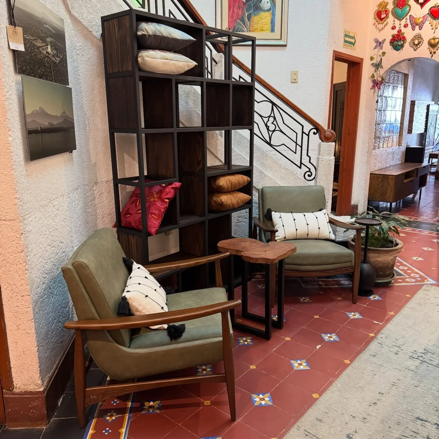 Sill&oacute;n Tijuana en Tela Vinipiel verde.

75-68-81cm
$12,900