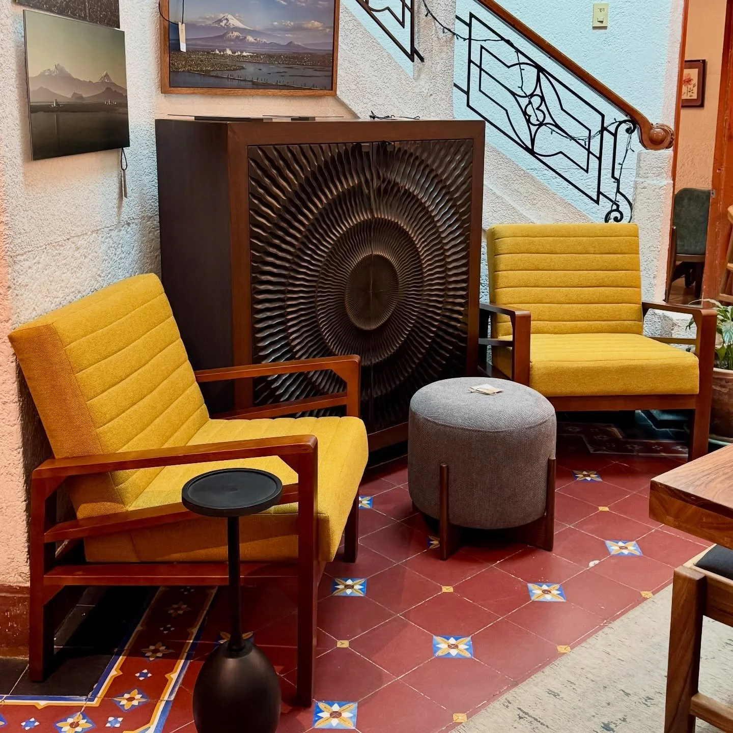 Muebles de madera s&oacute;lida hechos en M&eacute;xico.
Conocer la variedad de muebles en showroom Condesa. Estamos en Cadereyta 10.