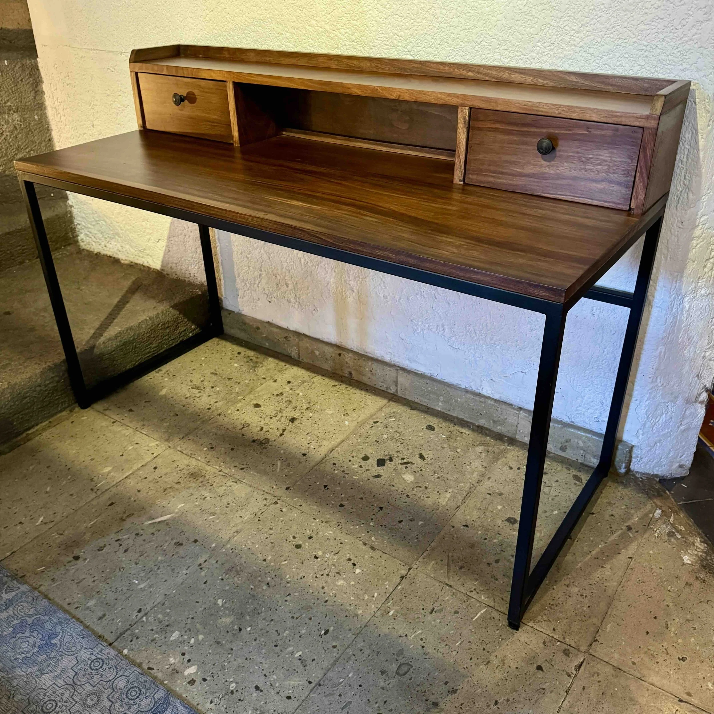 Secreter Parota 2.jpg