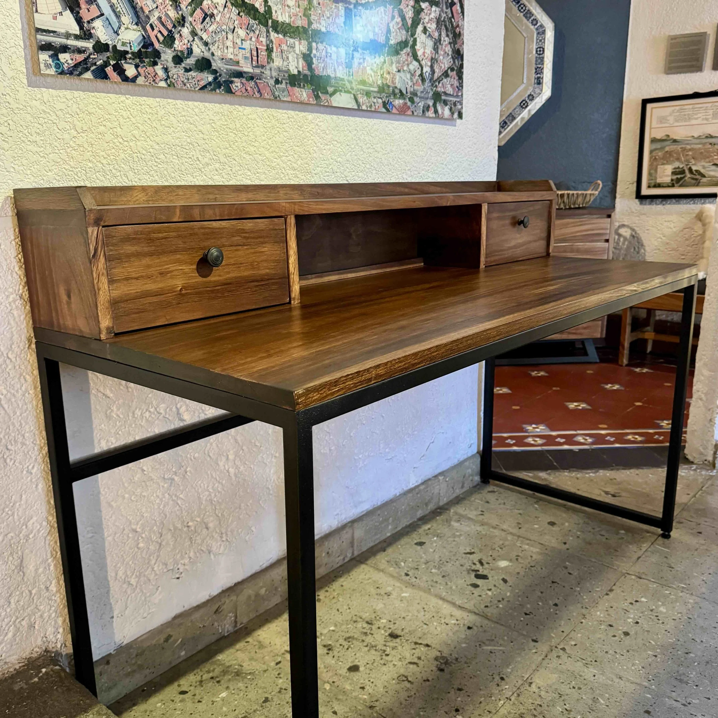 Secreter Parota 5.jpg