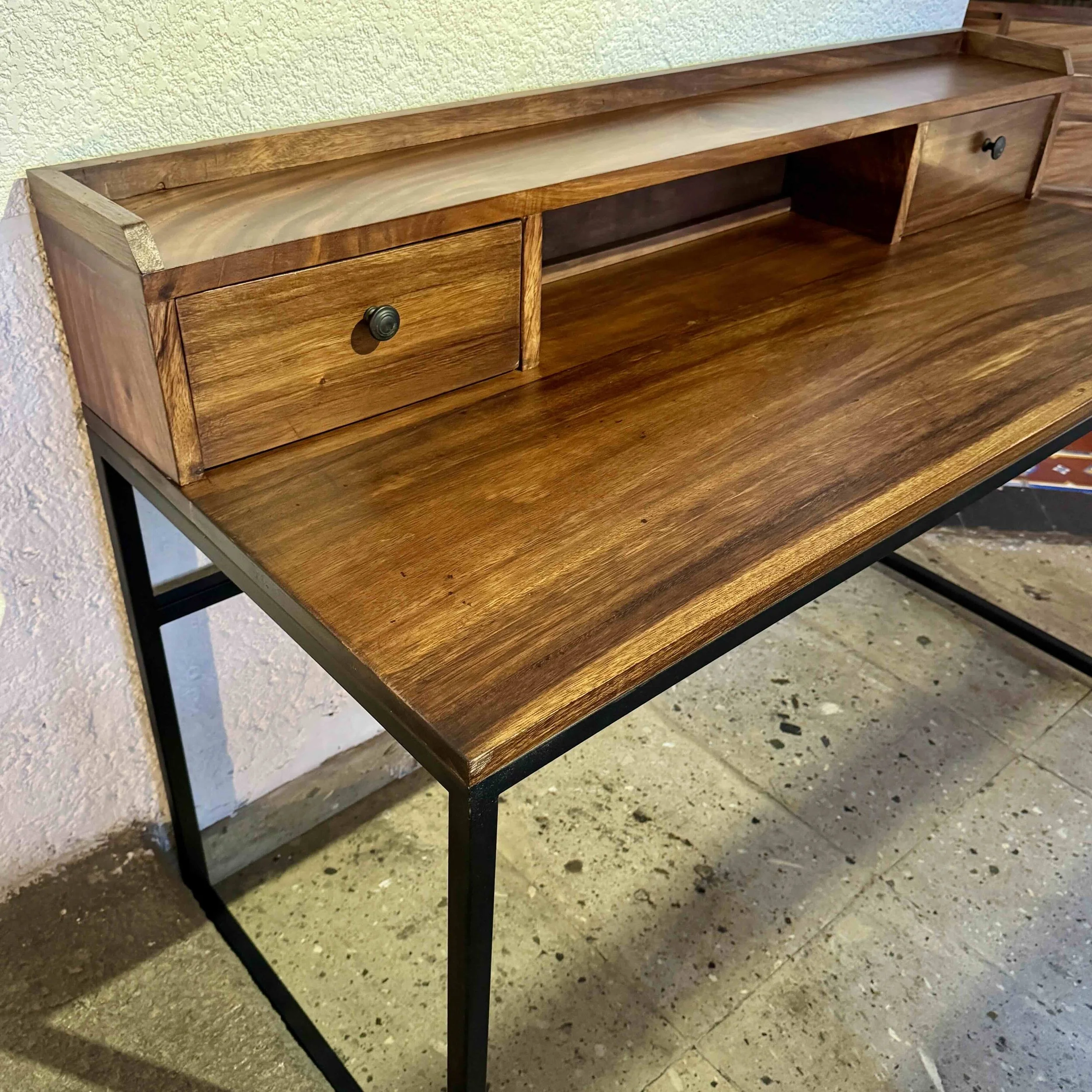 Secreter Parota 4.jpg