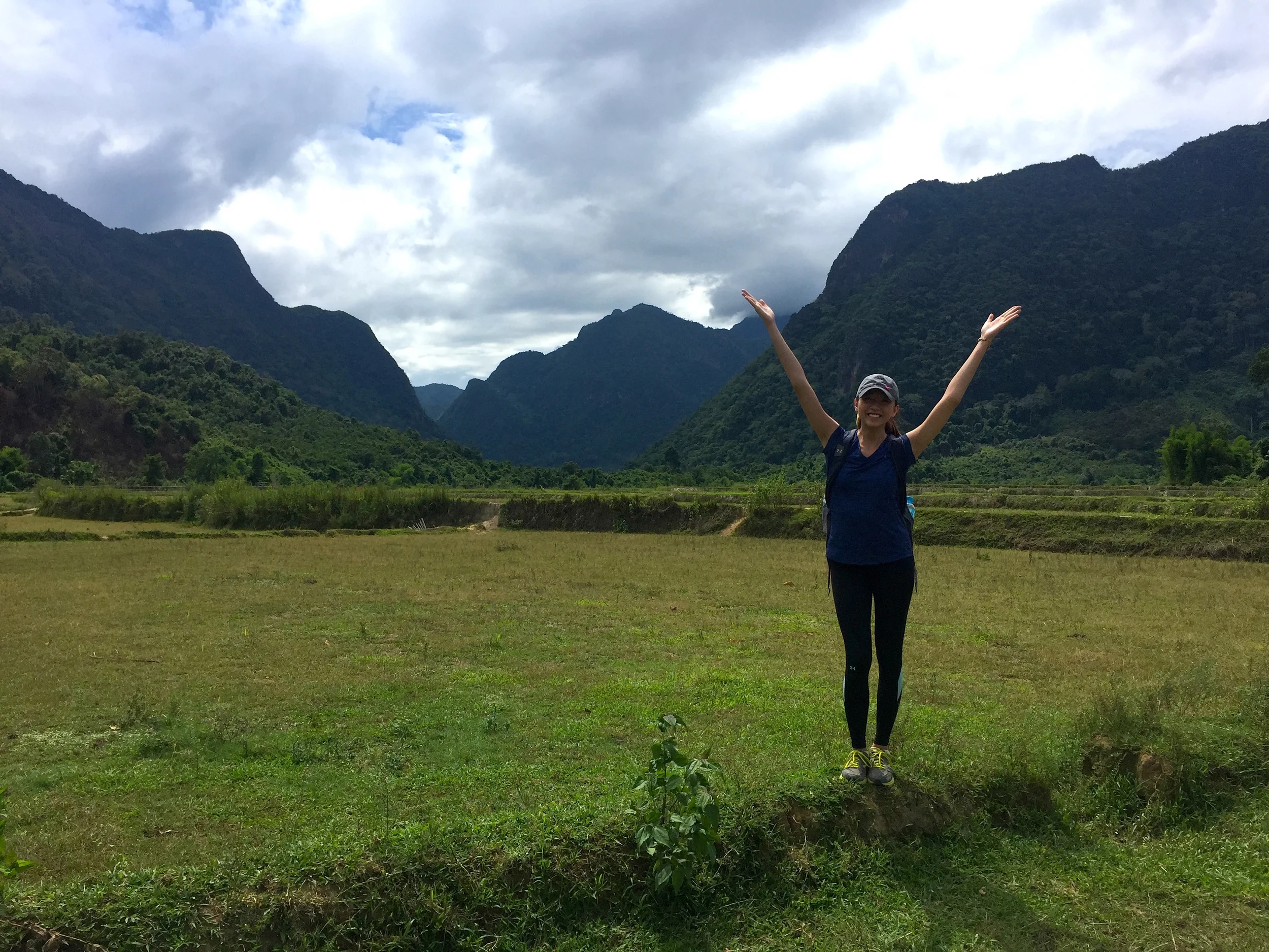 The perfect trekking outfit: Dry Miler Short Sleeve Running Top – Nike (Similar) , Fly-By Running Leggings - Underarmou (Similar) , & a much needed Golf Hat – Nike