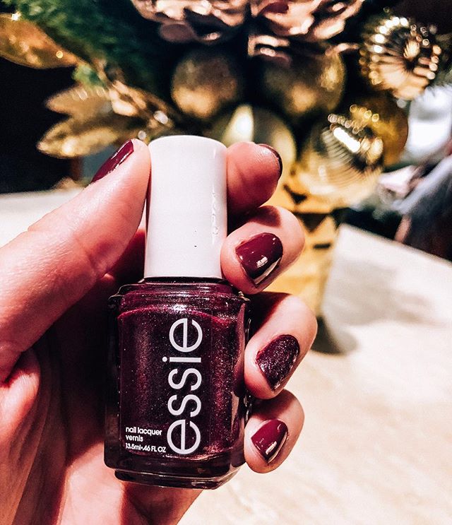 Gearing up for the new year with @essie ! We&rsquo;re counting down to 2019 🎉✨#essiepartner