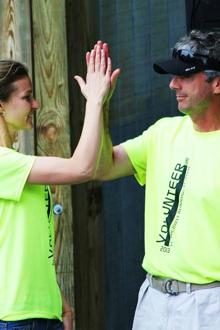 Sparrow high fives Across the Bay 10K co-founder, Peter Paris.
