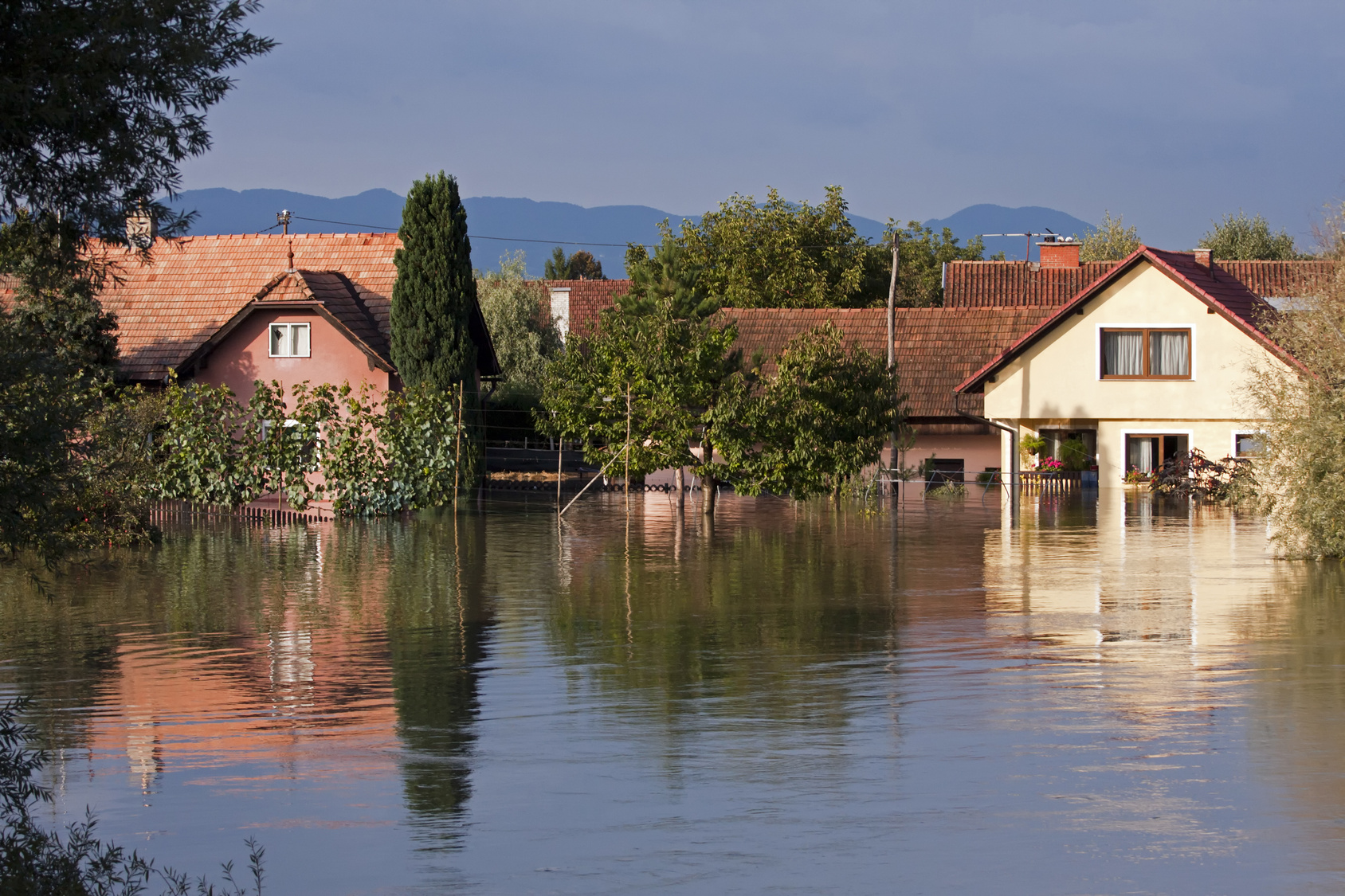 Those without flood insurance search for other options - WEYI