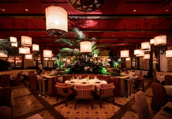 Red-O-Newport-Beach-Interior_Dining-Room.jpg