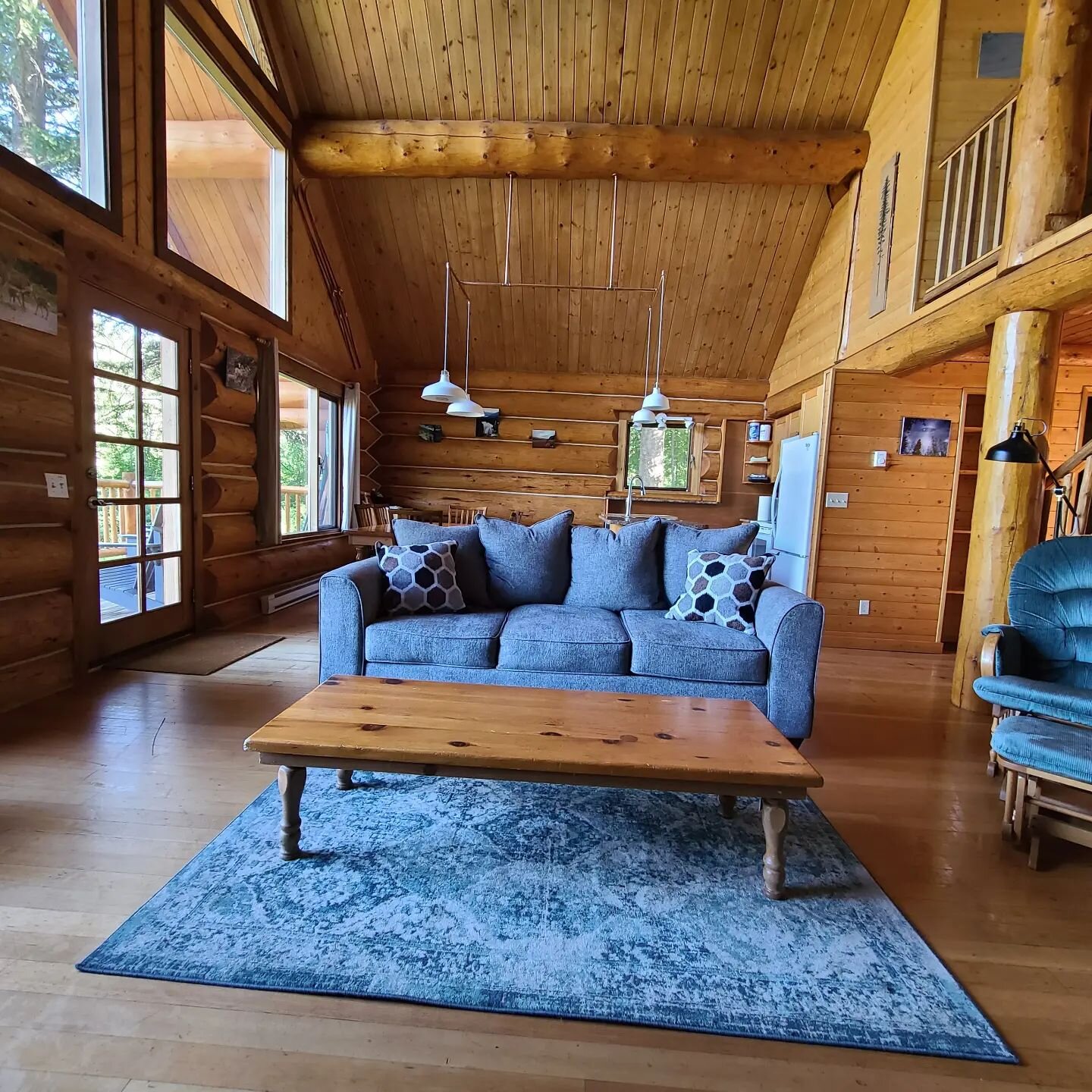 Hello comfy new couch! It may not be cozy in front of the fire season right now but what a good hang spot after a day of paddle boarding, swimming mountain biking, hiking, or all of the above! 
#chalet #logcabin #beautifuldestinations #britishcolumbi