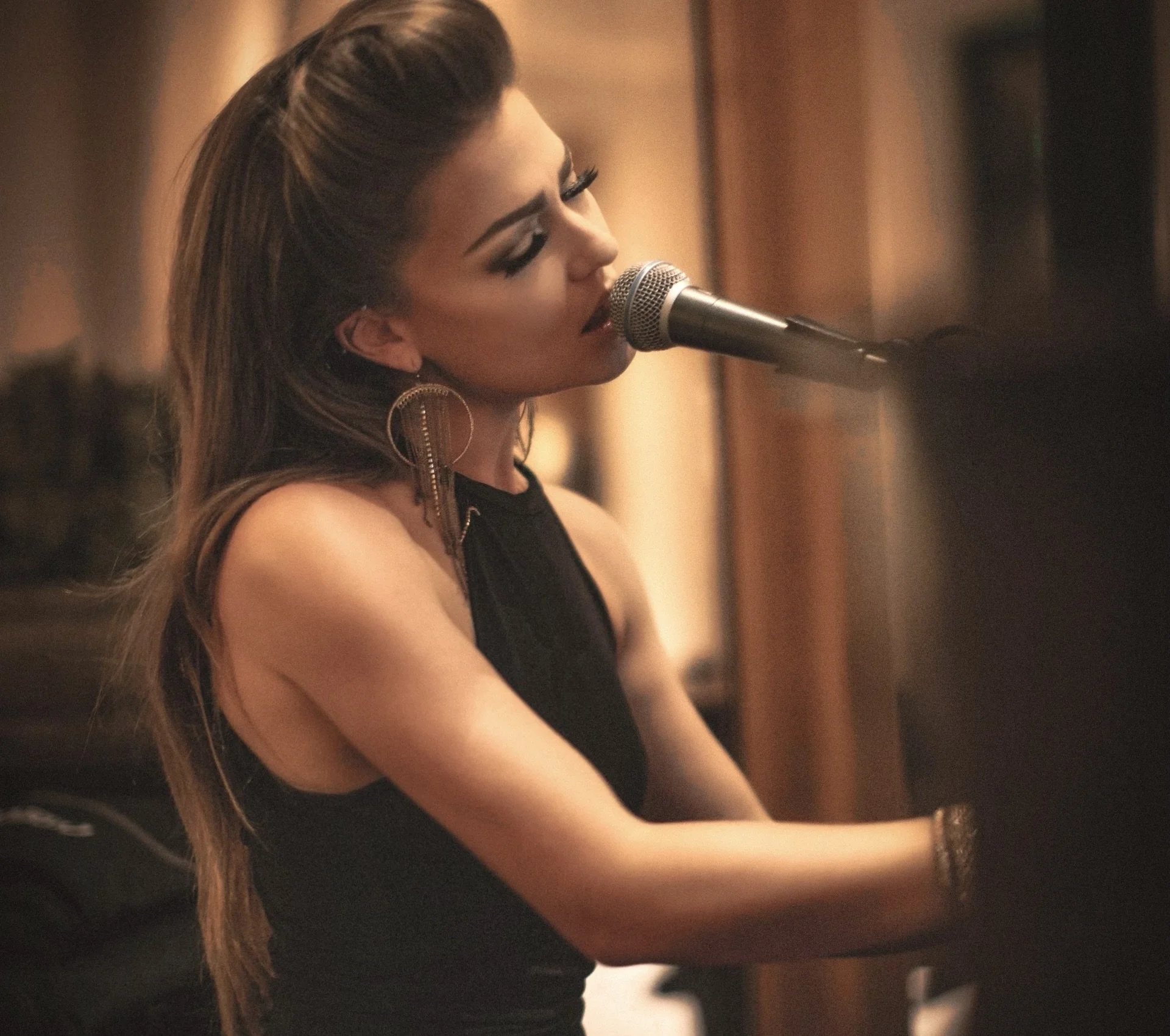 Piano Vocalist Residencies and Five Star Resorts