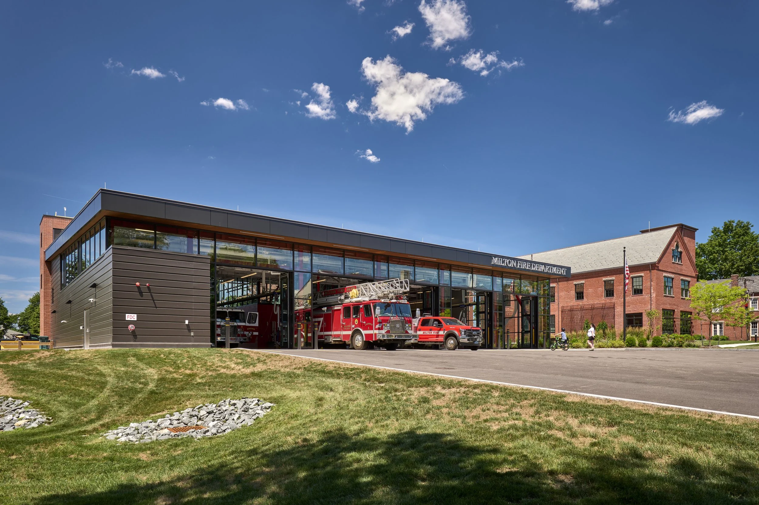 2-250722--0473fret copy.jpg