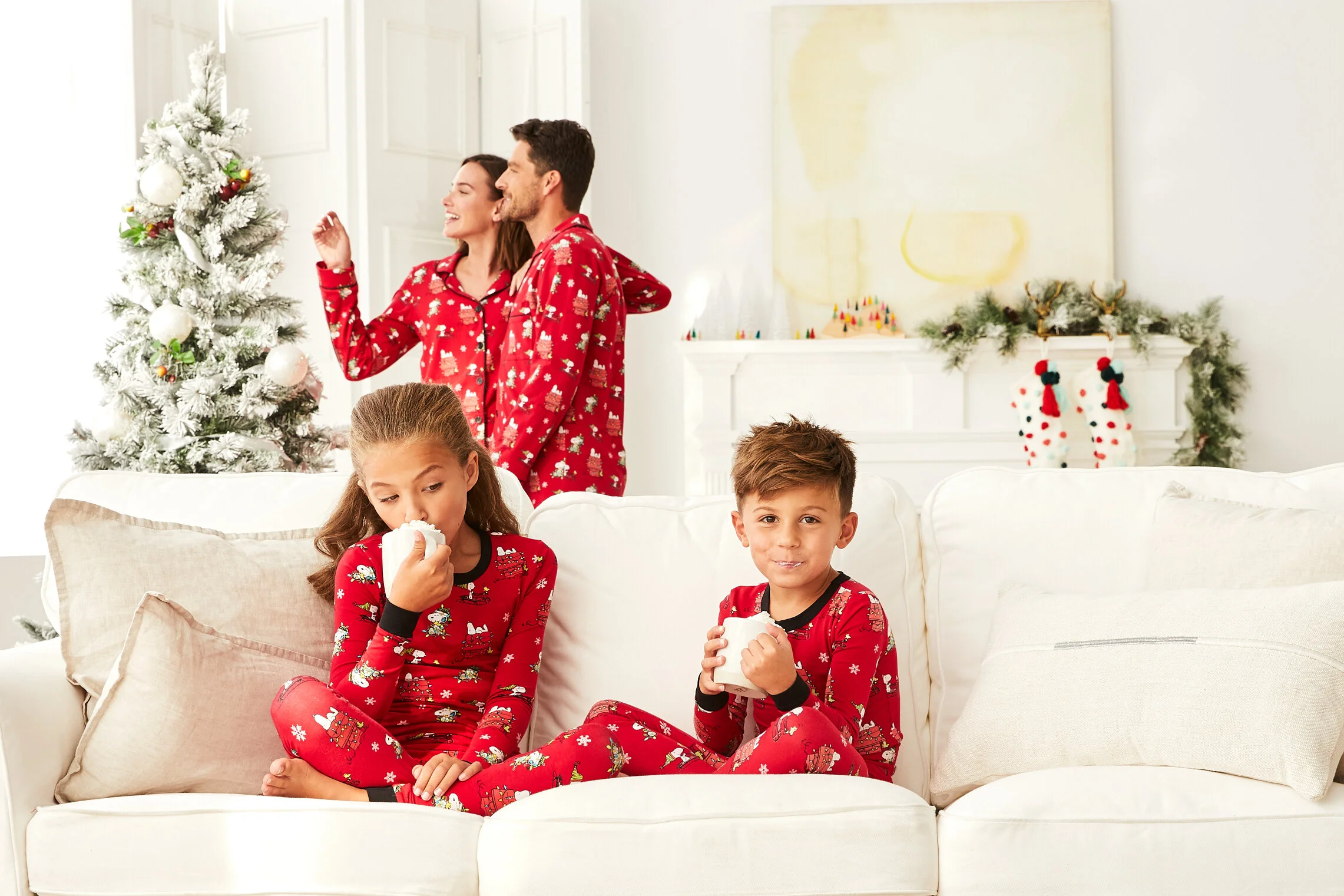 03_FAMILY_HOLIDAY_4259B_MERRY_CHRISTMAS_SNOOPY_1846_RT.jpg