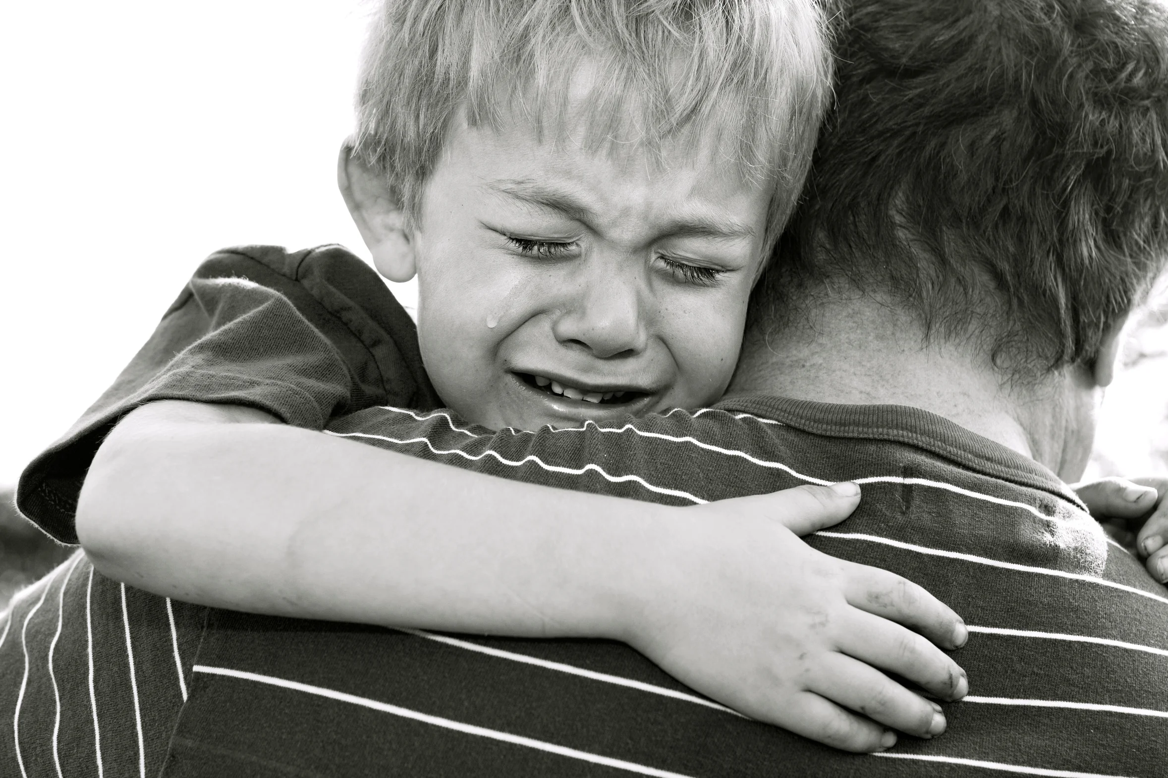 Boy crying with father_11171877_Subscription_L.jpg