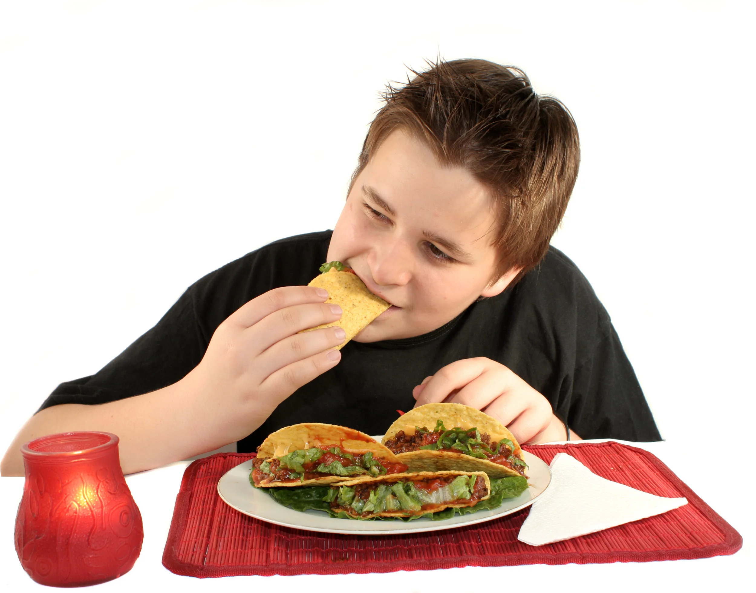 Boy eating tacos_1624364_Subscription_L.jpg