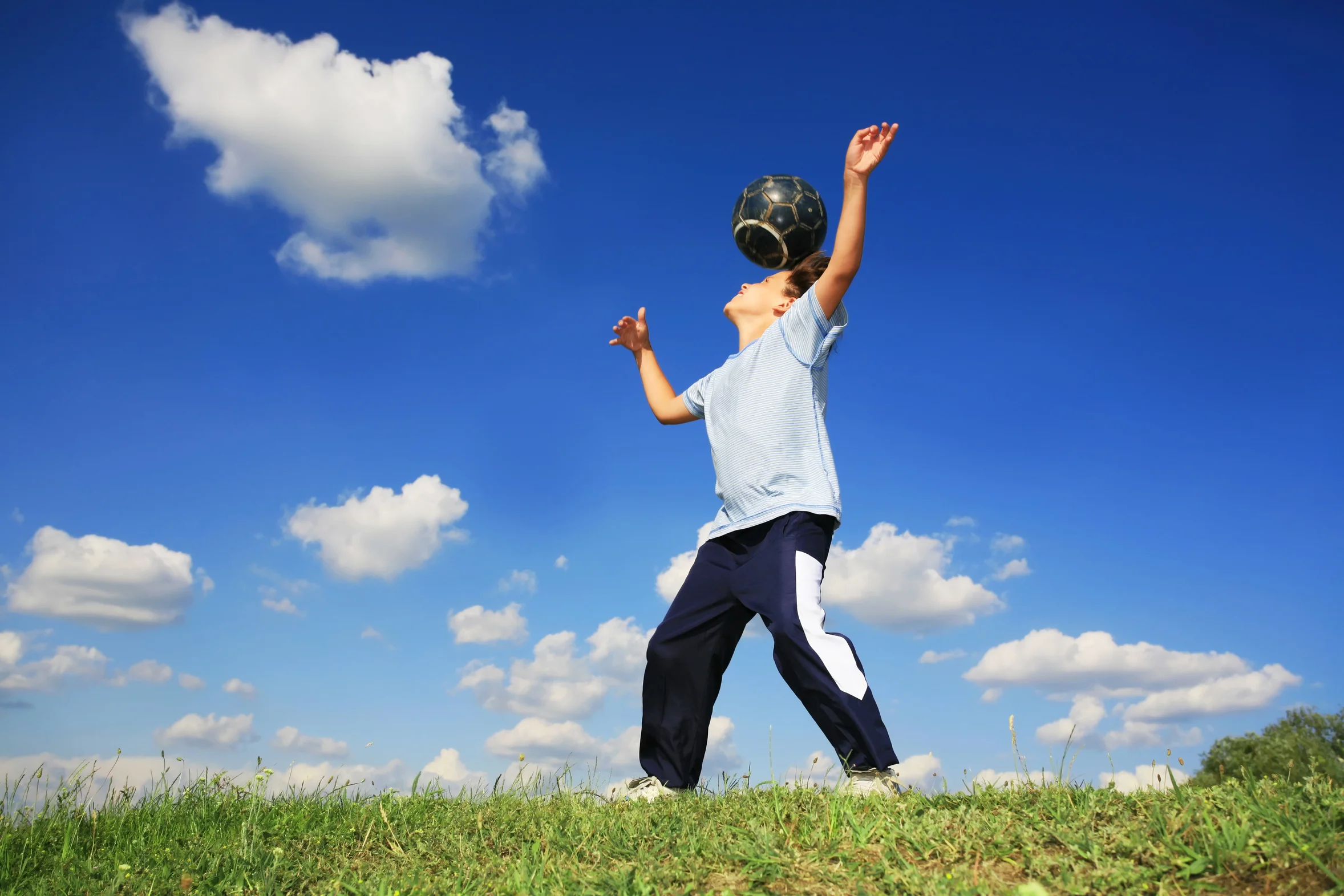 Boy soccer_4681033_Subscription_L.jpg