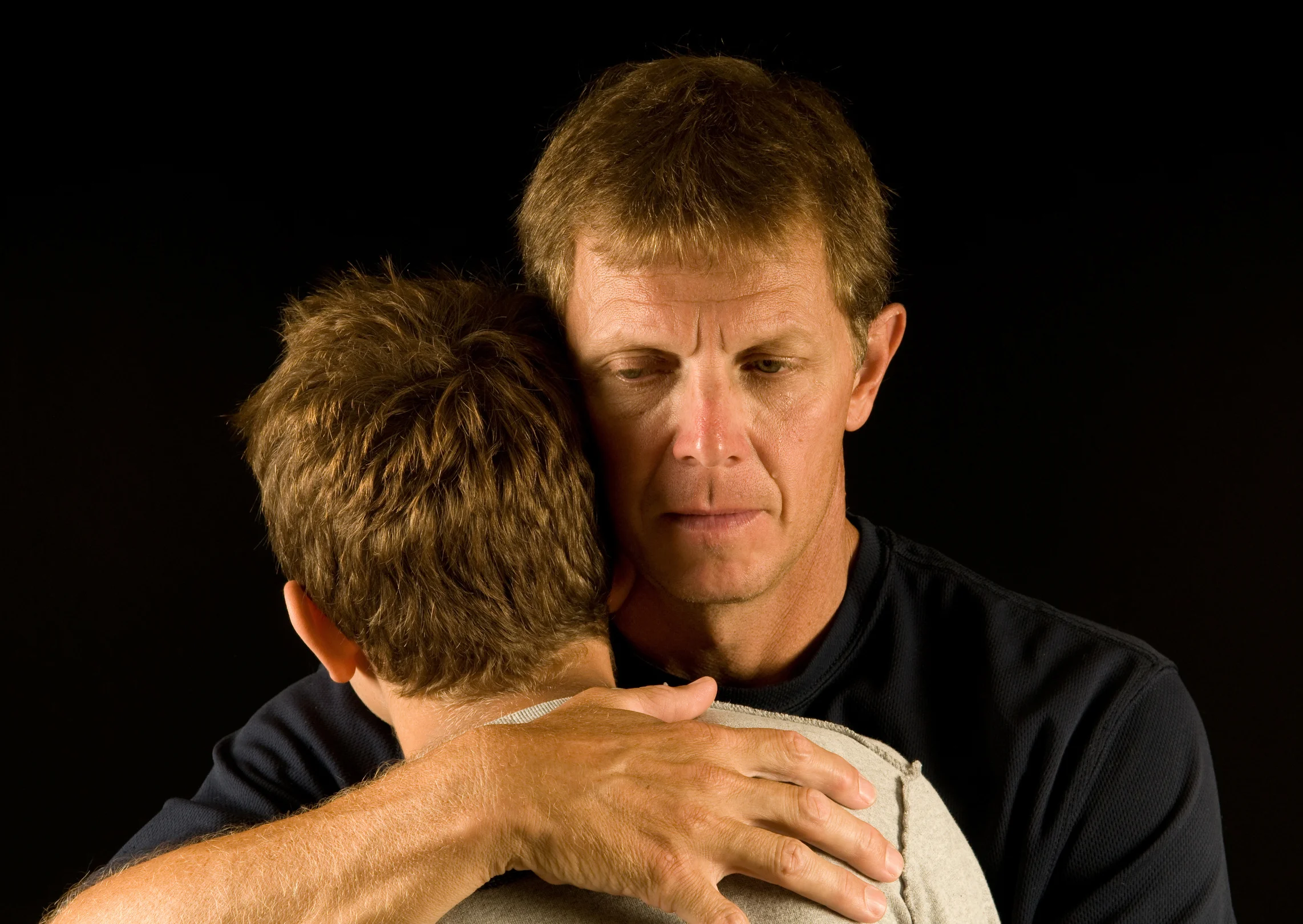 Father hug son_16249918_Subscription_L.jpg