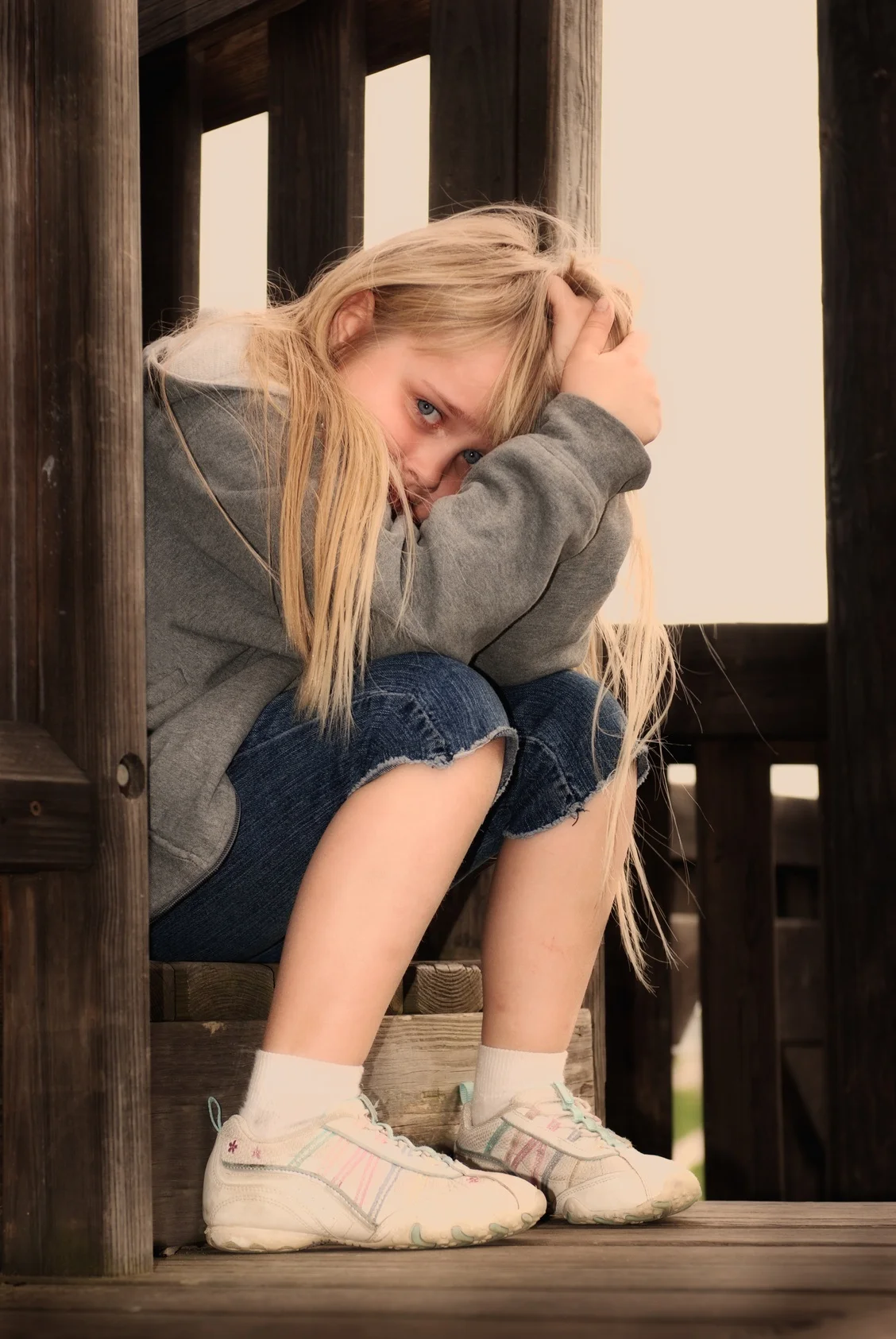 Girl alone_10073400_M.jpg