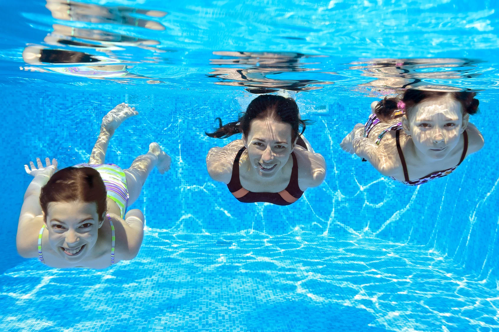 Family swim_53848150_Subscription_Monthly_M.jpg