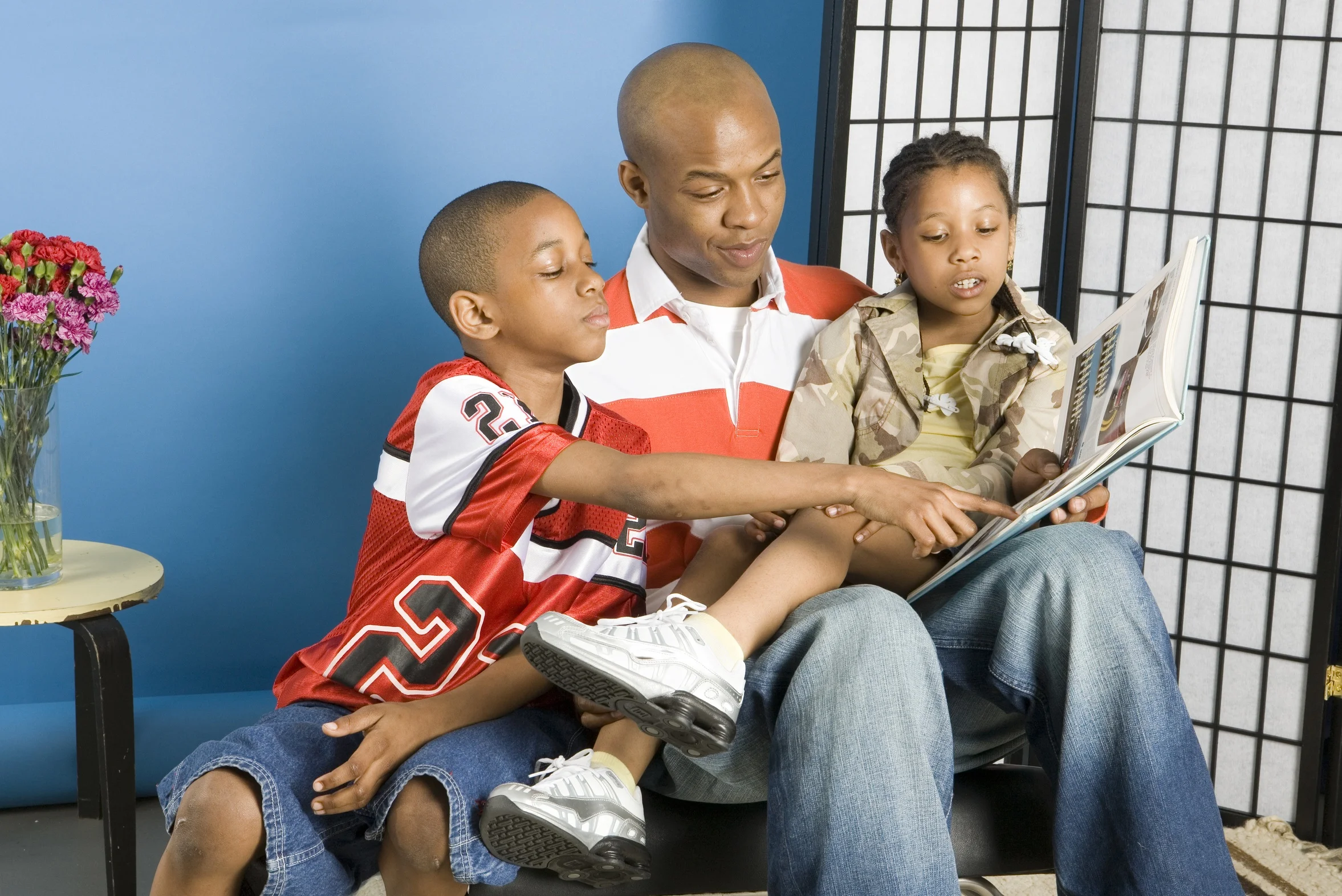 Father with kids_757990_Subscription_L.jpg