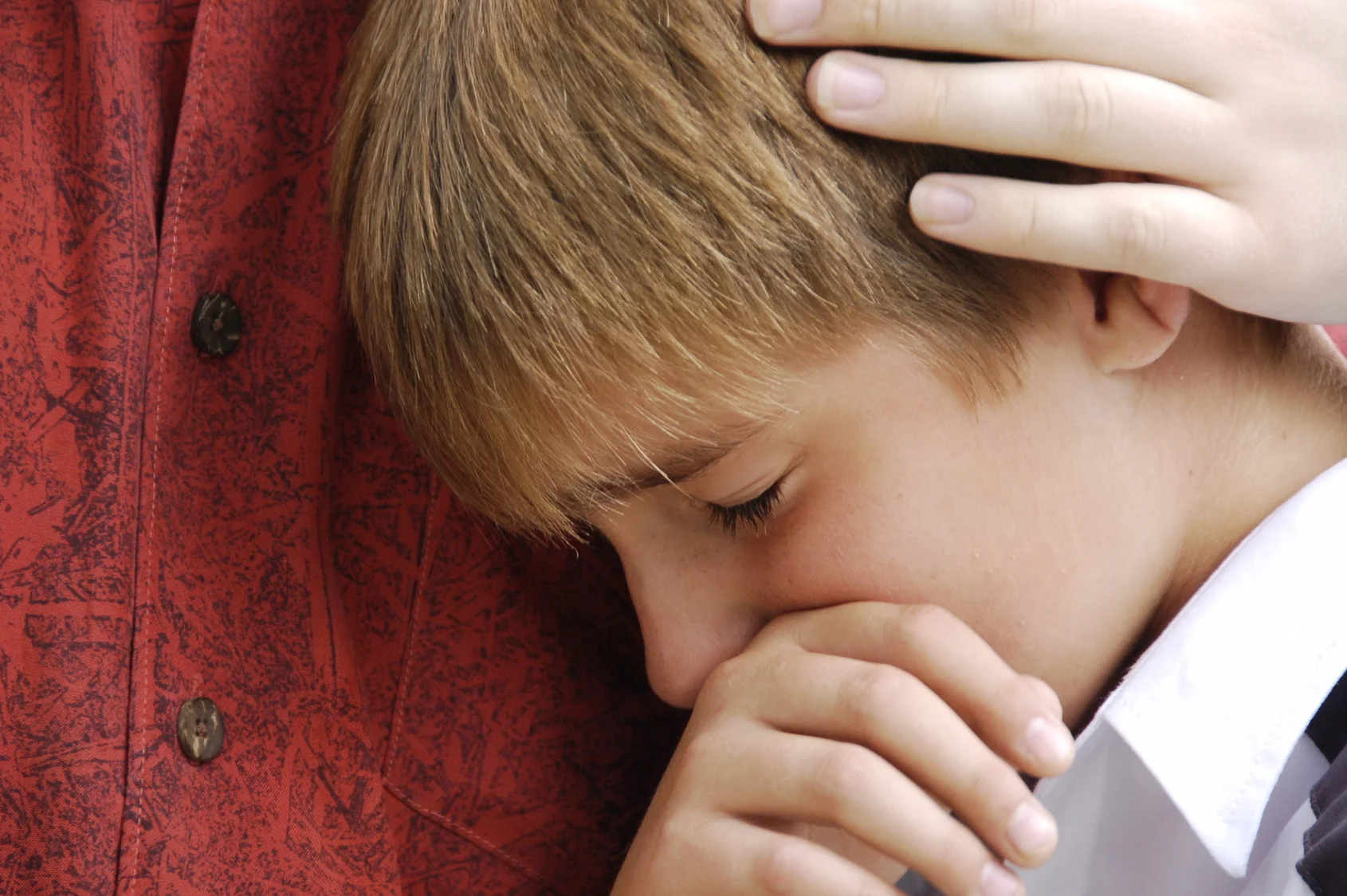 Mother comfort son_4249782_Subscription_Monthly_M.jpg